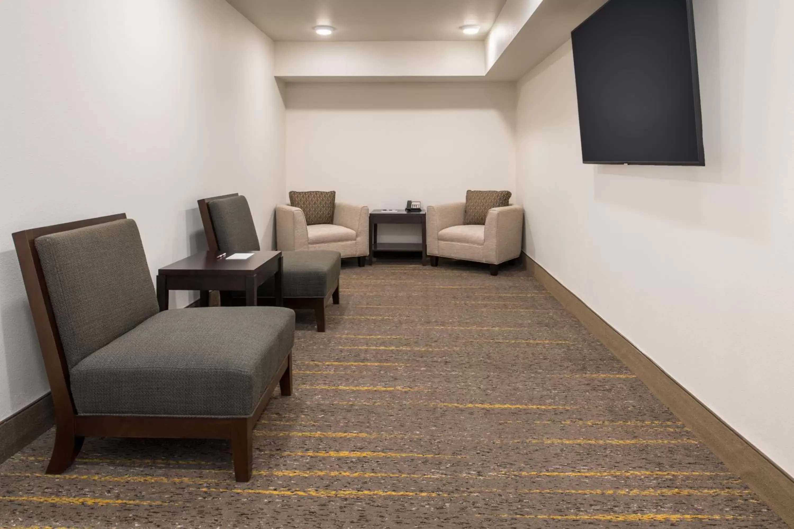 Meeting/conference room, Seating Area in Staybridge Suites - Hillsboro North, an IHG Hotel