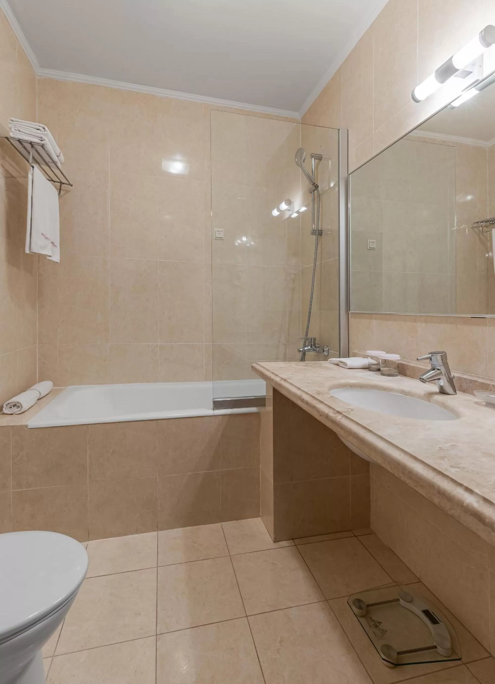 Shower in Maidan Palace Hotel