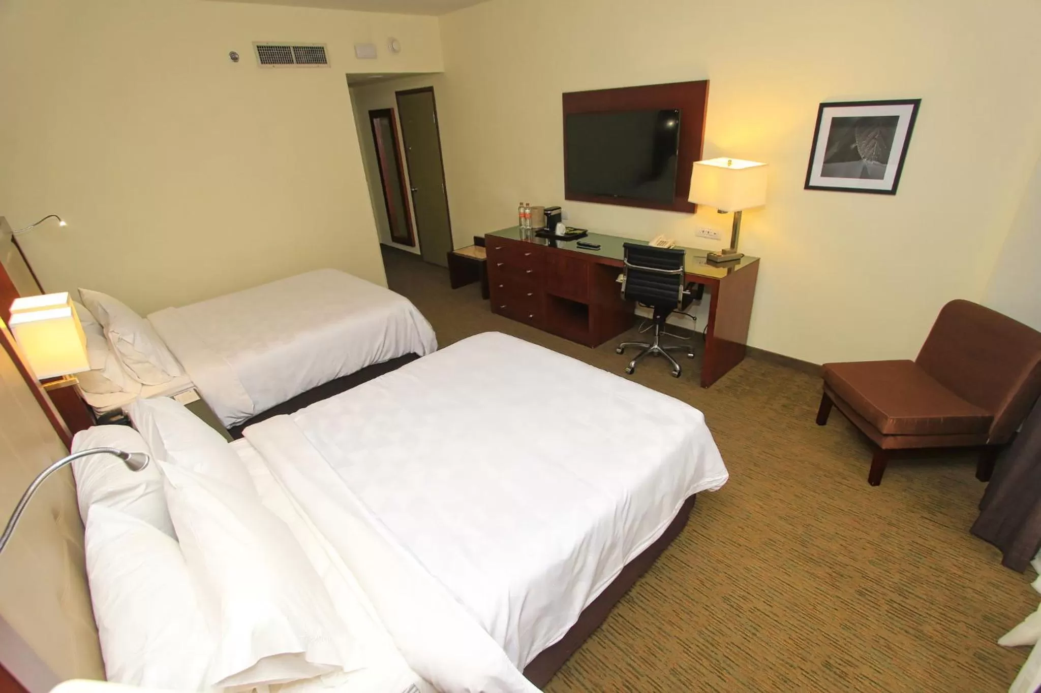 Photo of the whole room, Bed in Holiday Inn Leon by IHG