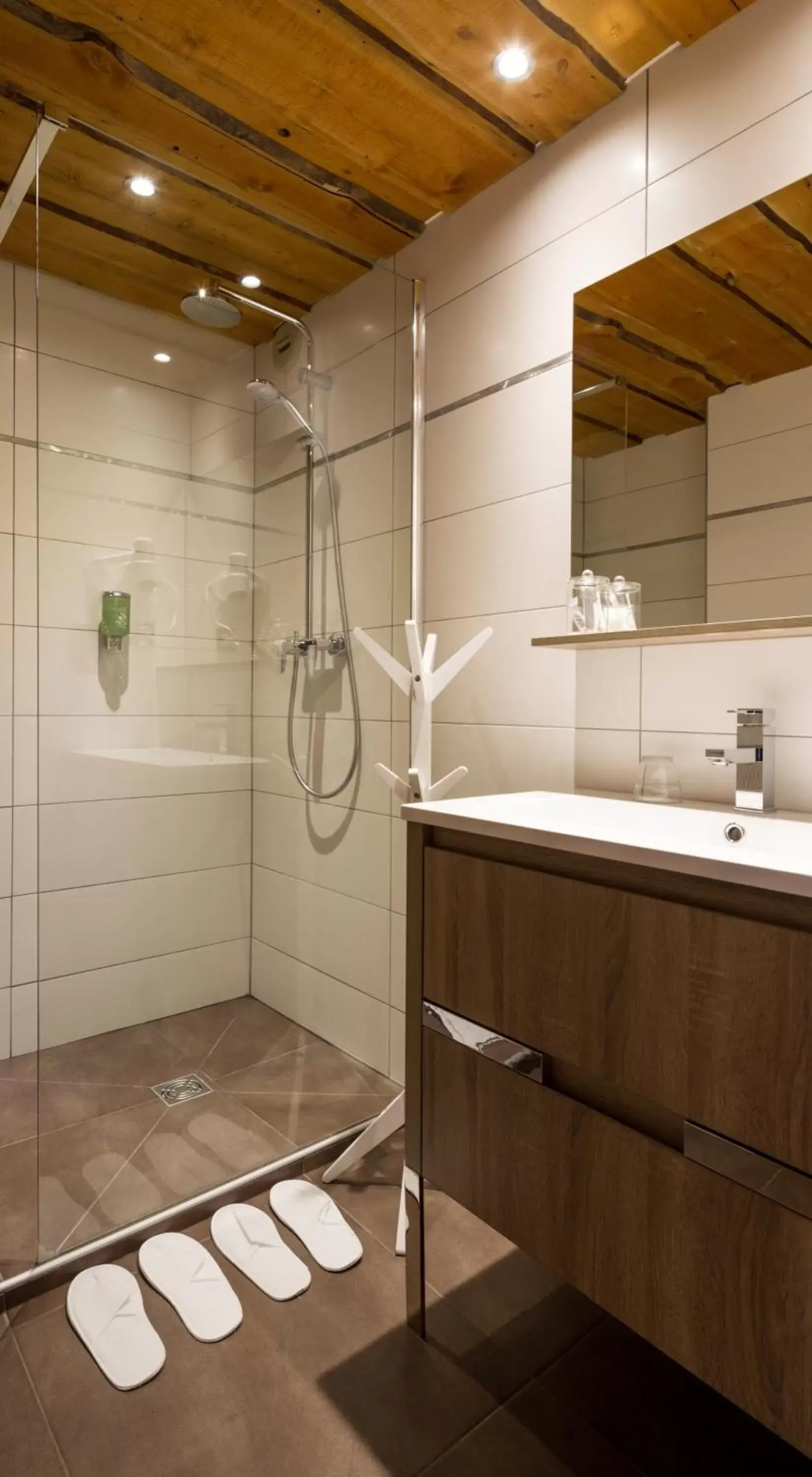 Shower, Bathroom in Hôtel Le Labrador