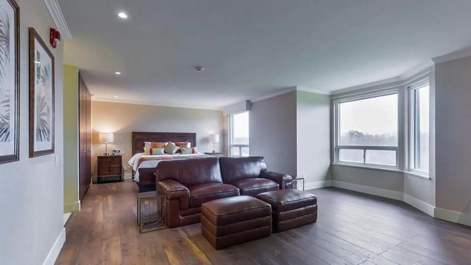 Bed, Seating Area in Northumberland Heights Wellness Retreat & Spa