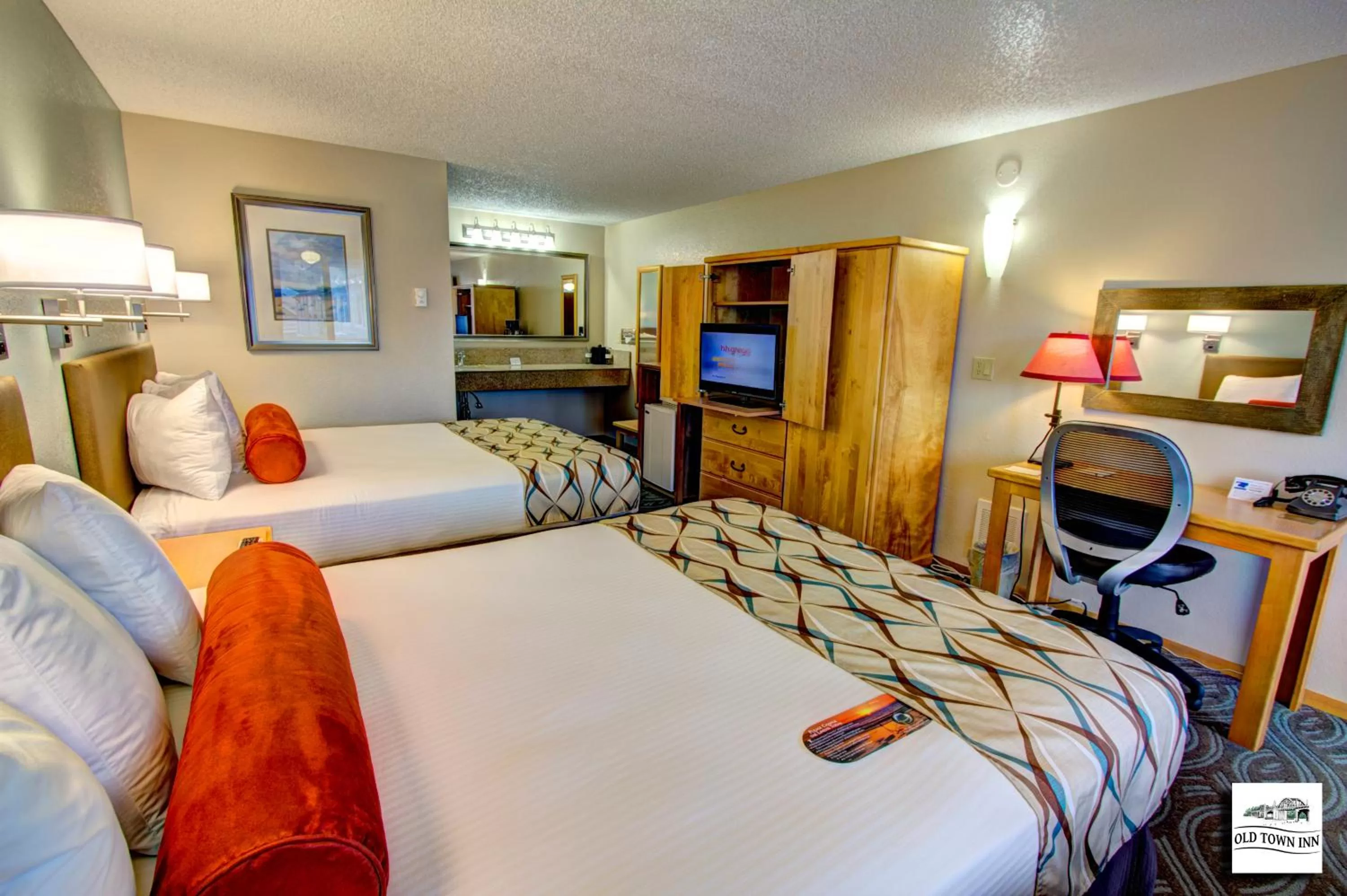 Photo of the whole room, Bed in Super 8 by Wyndham Florence OR