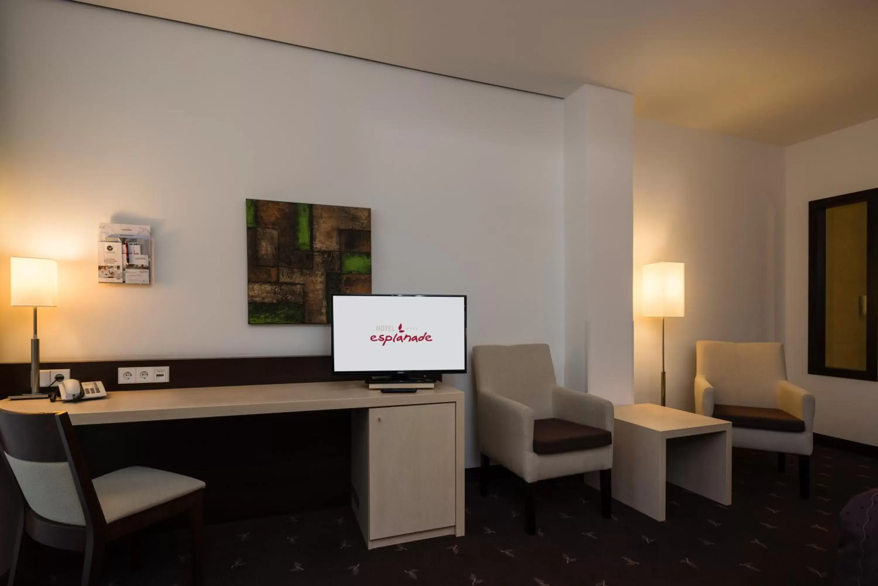 Bedroom, TV/Entertainment Center in Hotel Esplanade Dortmund