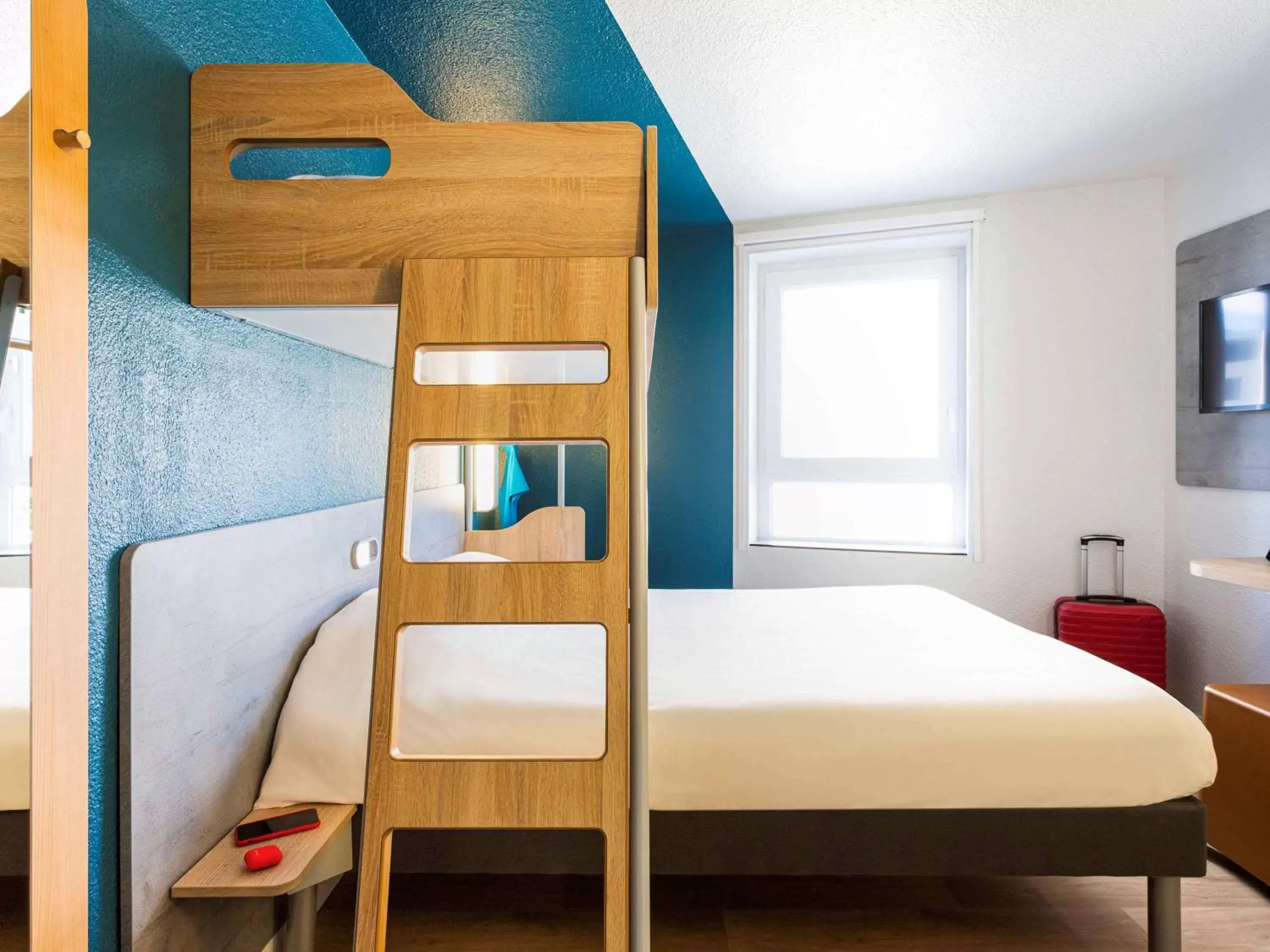 Photo of the whole room, Bunk Bed in ibis budget Bordeaux Centre - Gare Saint Jean