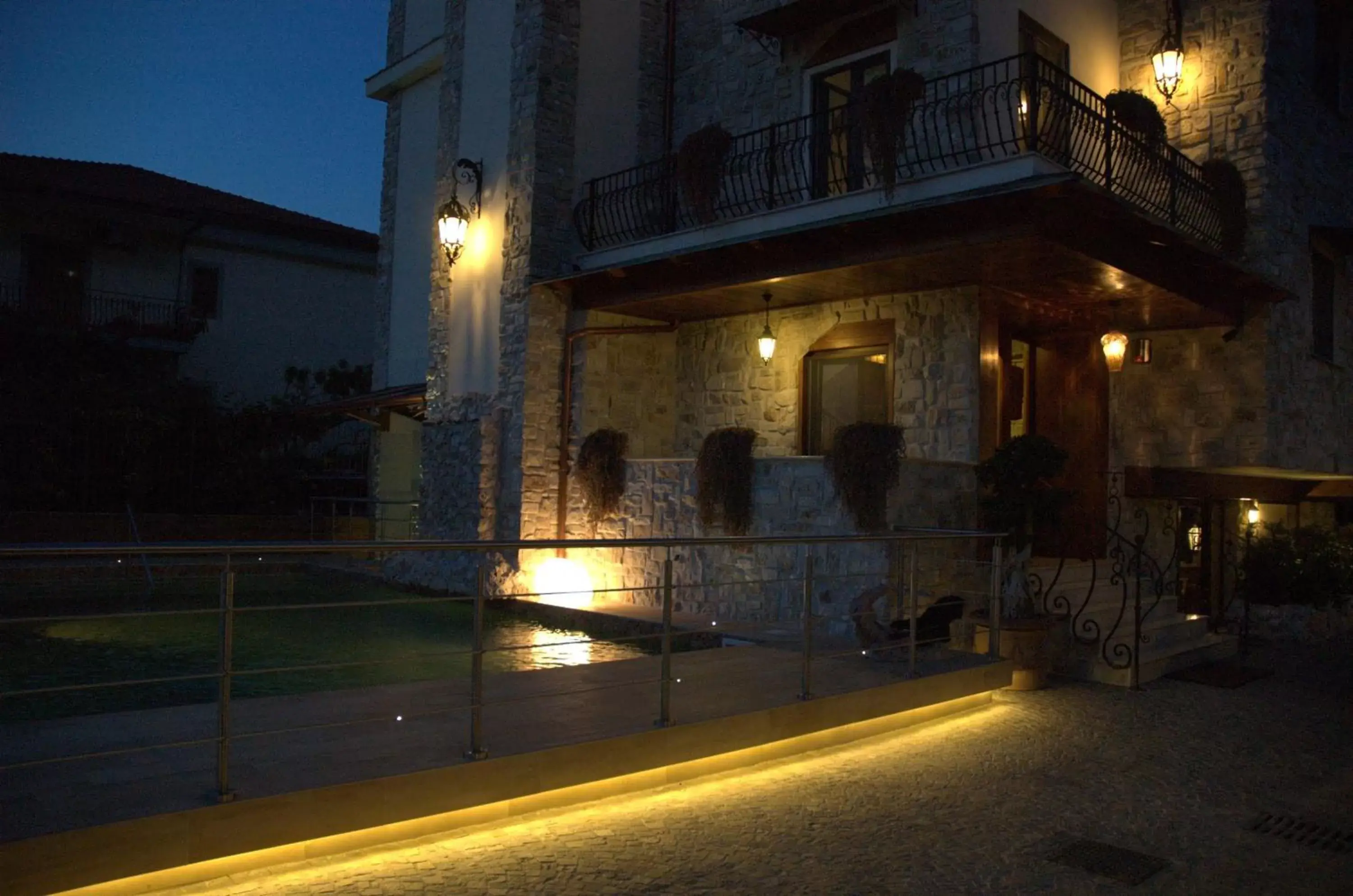 Facade/entrance, Swimming Pool in Hotel Villa Clementina