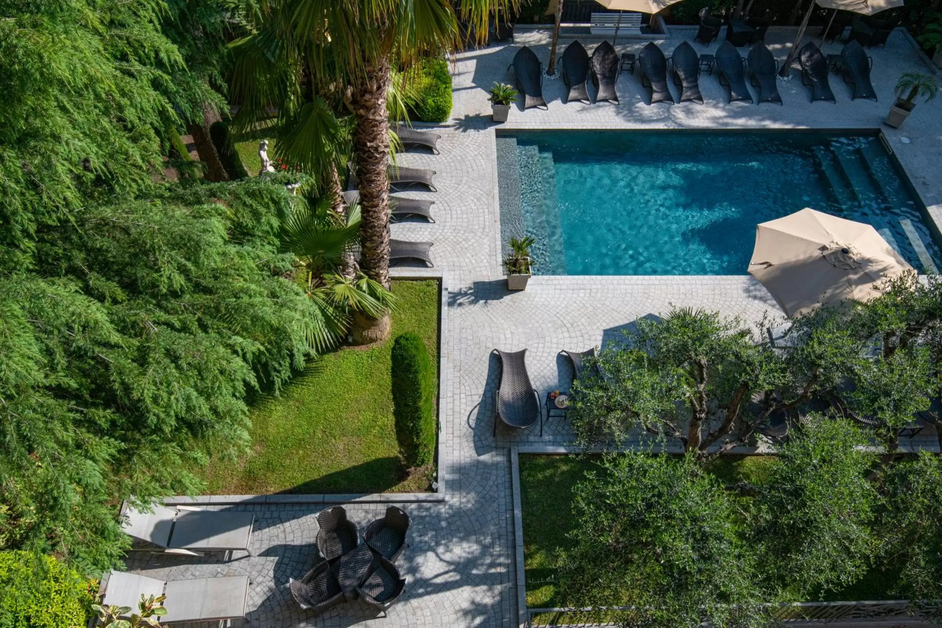 Swimming pool, Pool View in GOLDEN TULIP CANNES HOTEL de PARIS