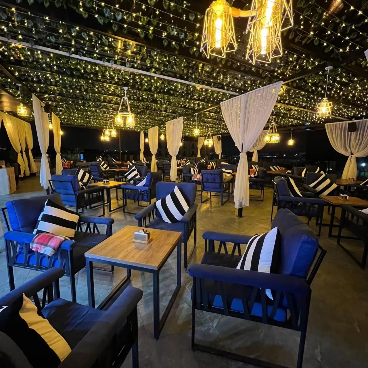 Restaurant/places to eat in MedinaTown