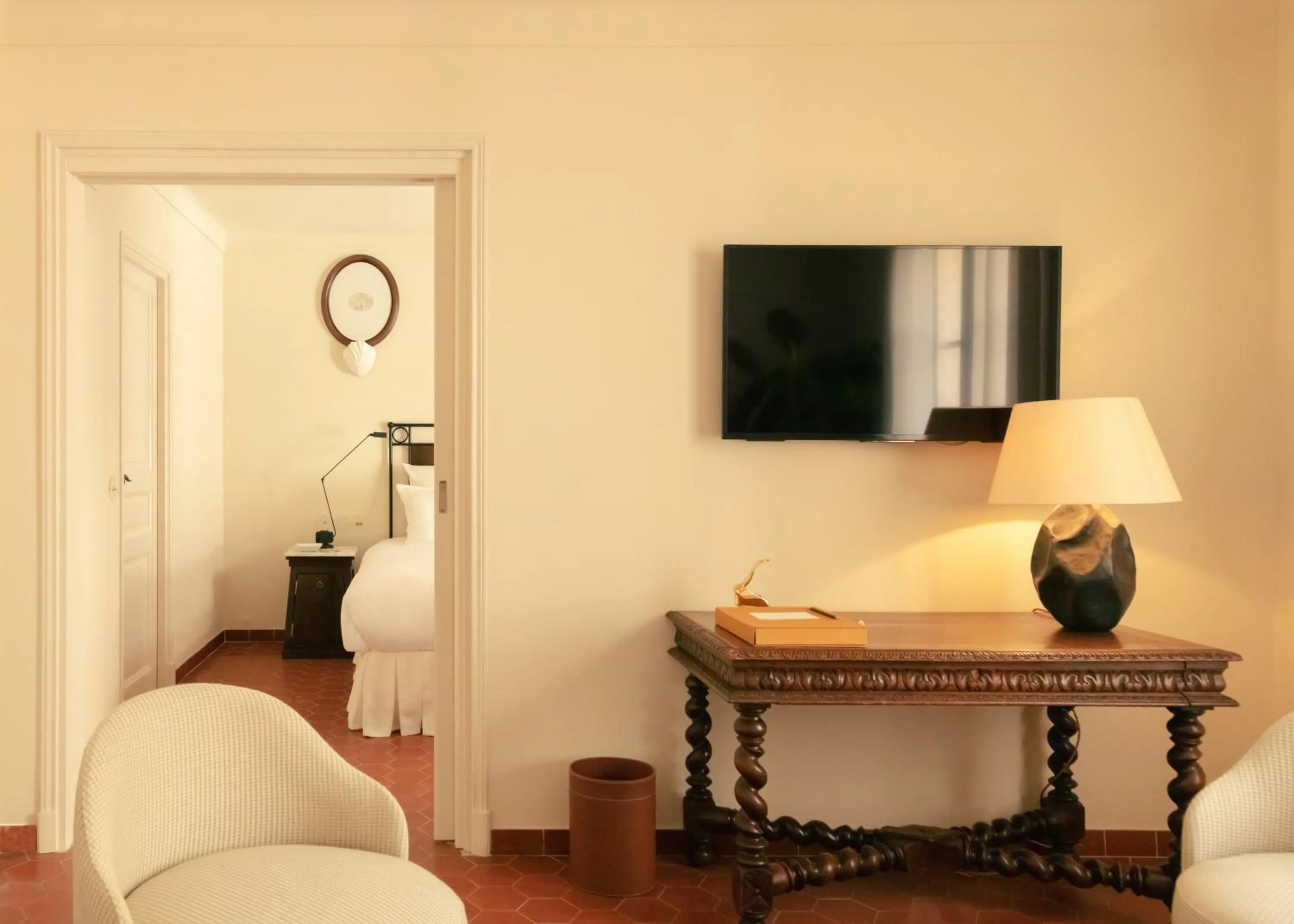 Bedroom in Hotel la Ponche