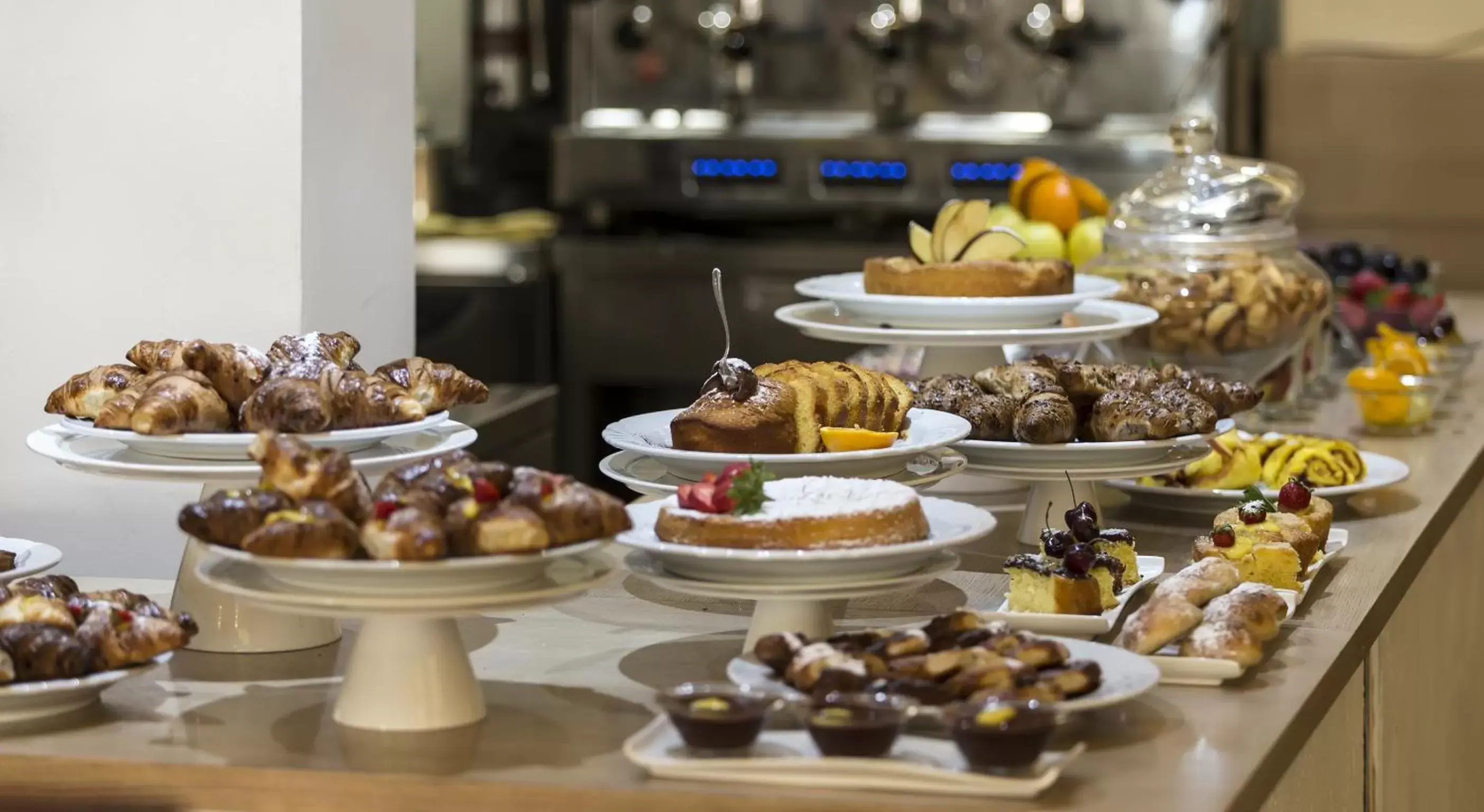 Continental breakfast in Hotel Boemia