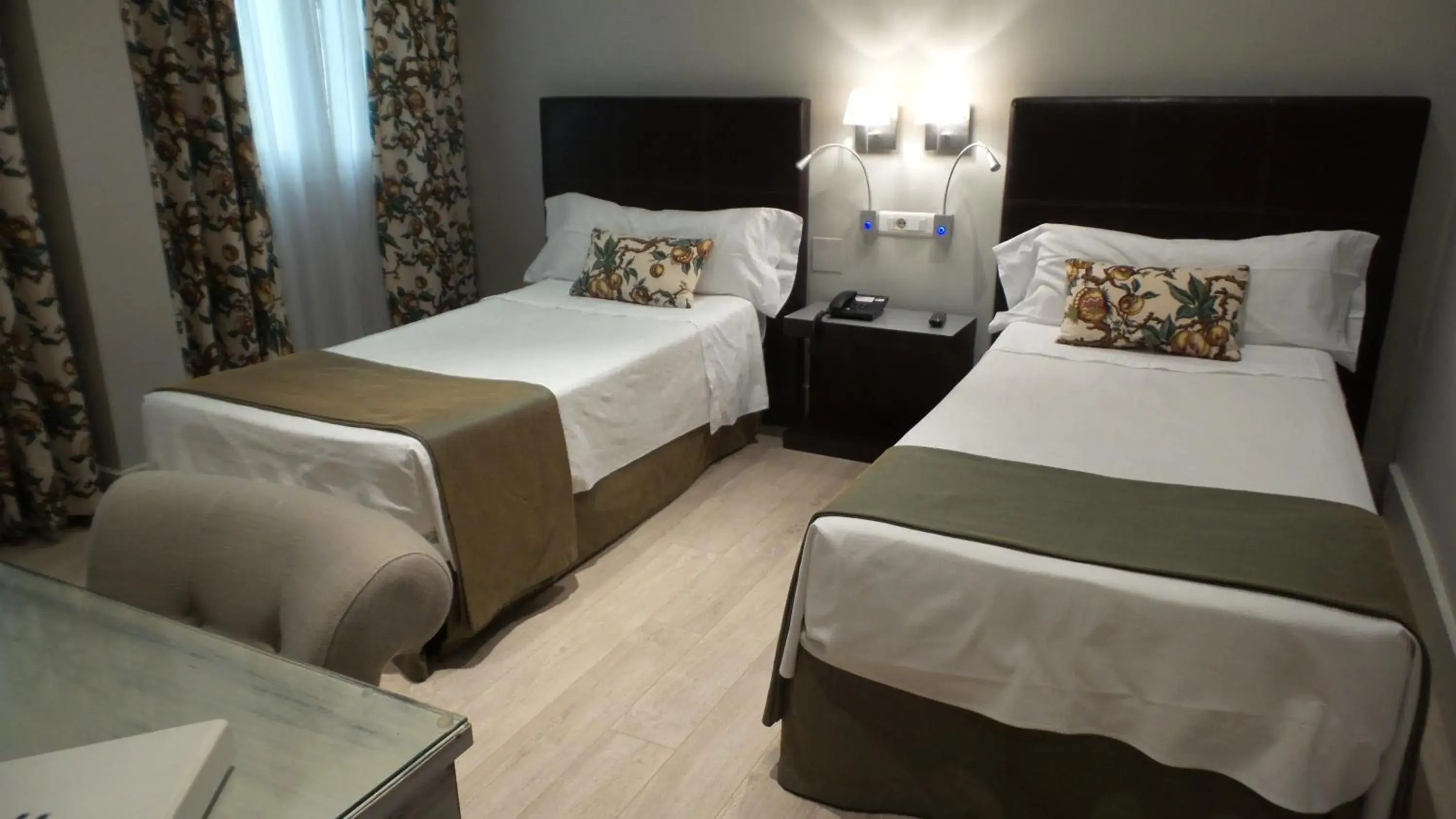 Bedroom, Room Photo in Hotel Moderno Puerta del Sol