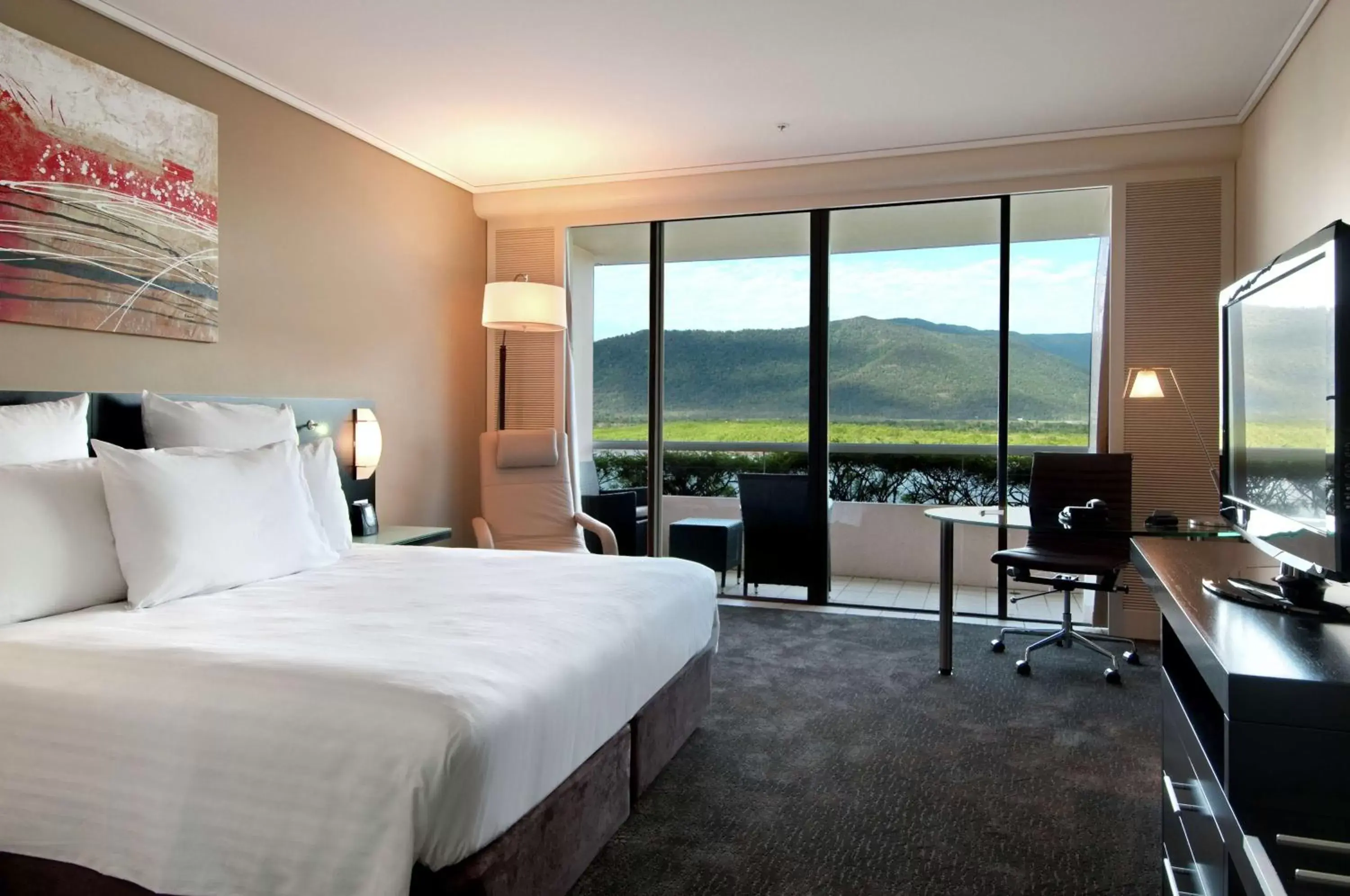 Bed, Mountain View in Hilton Cairns