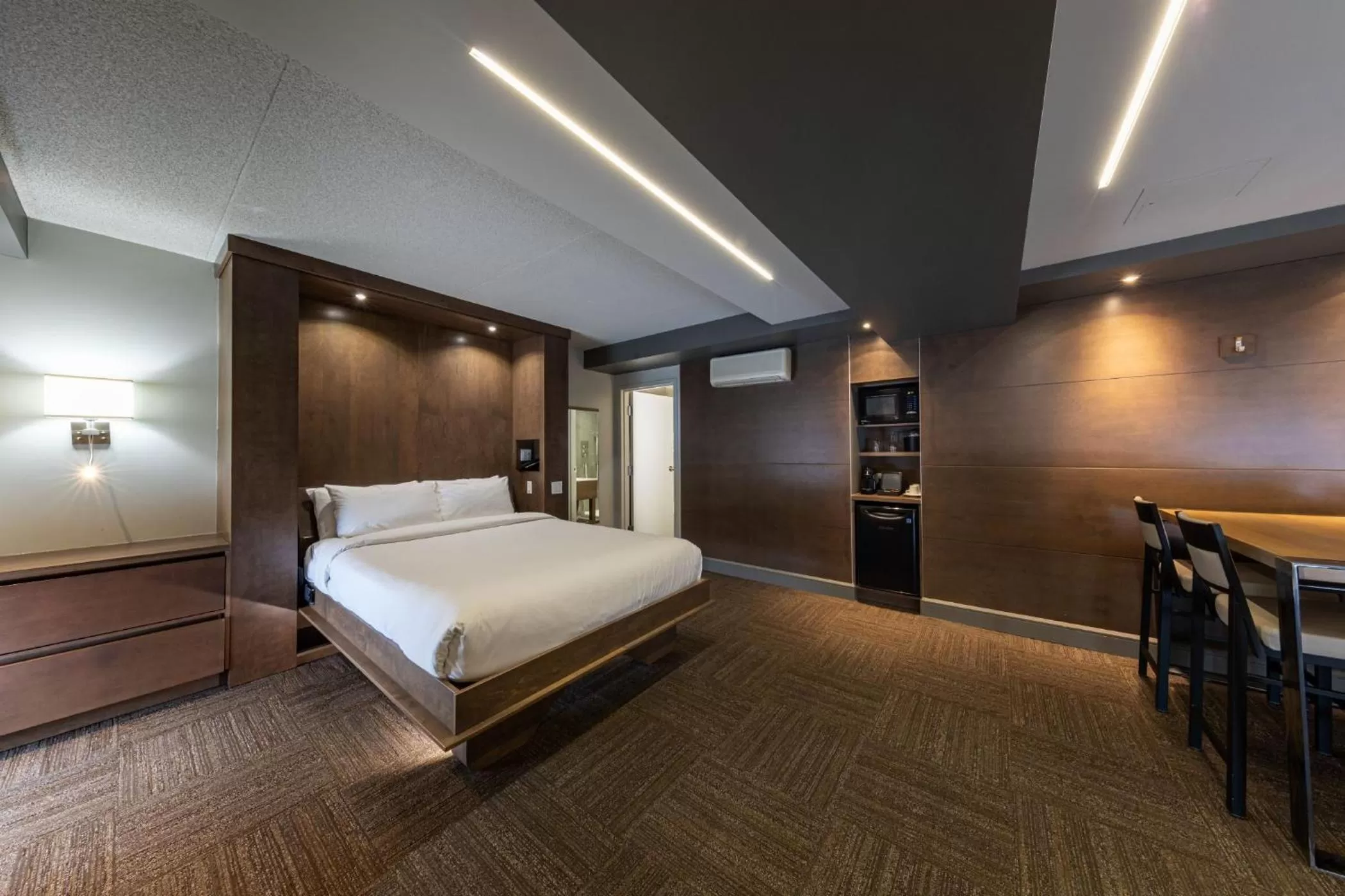 Bed in Hôtel & Suites Normandin Québec