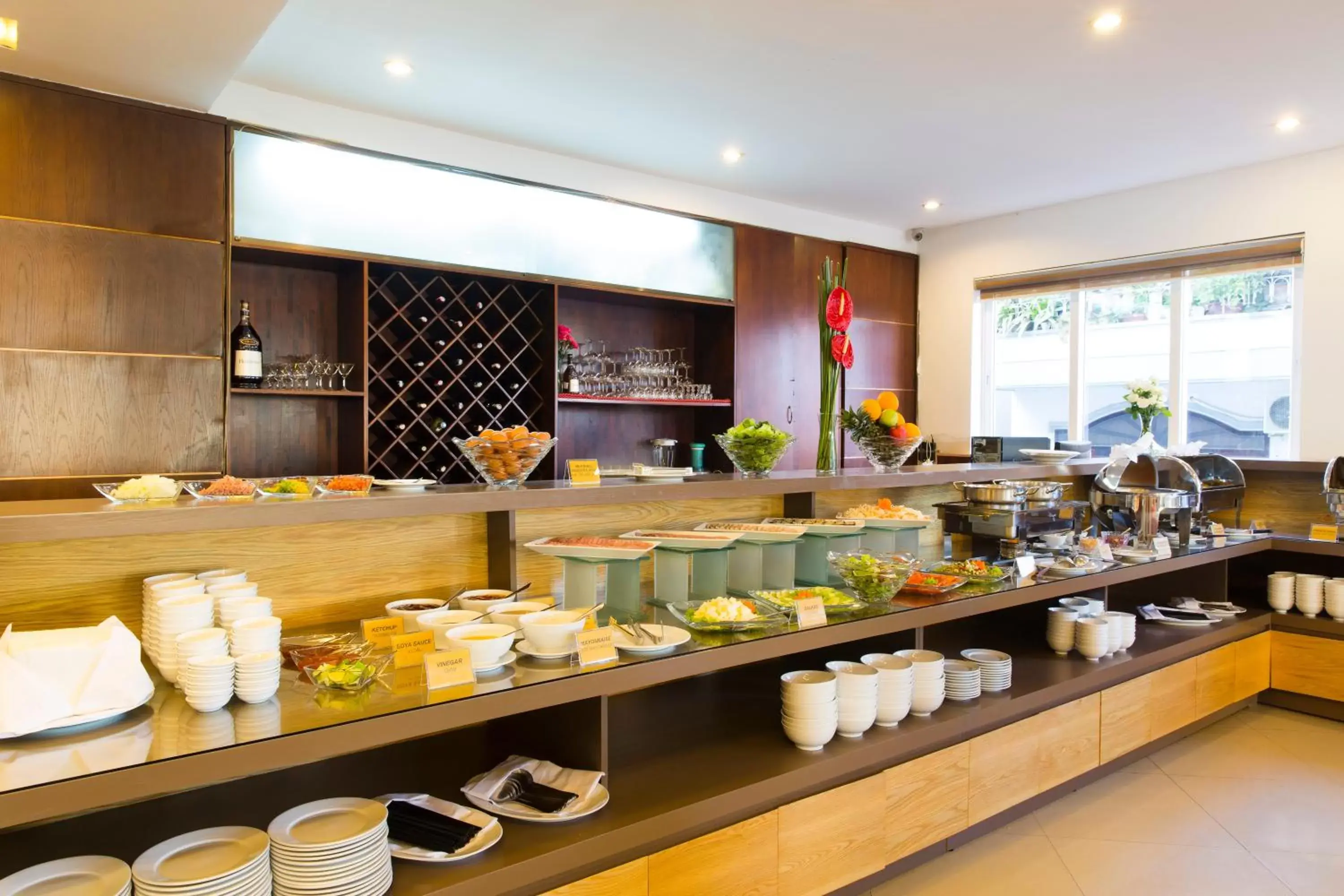 Buffet breakfast, Restaurant/Places to Eat in Starlet Hotel