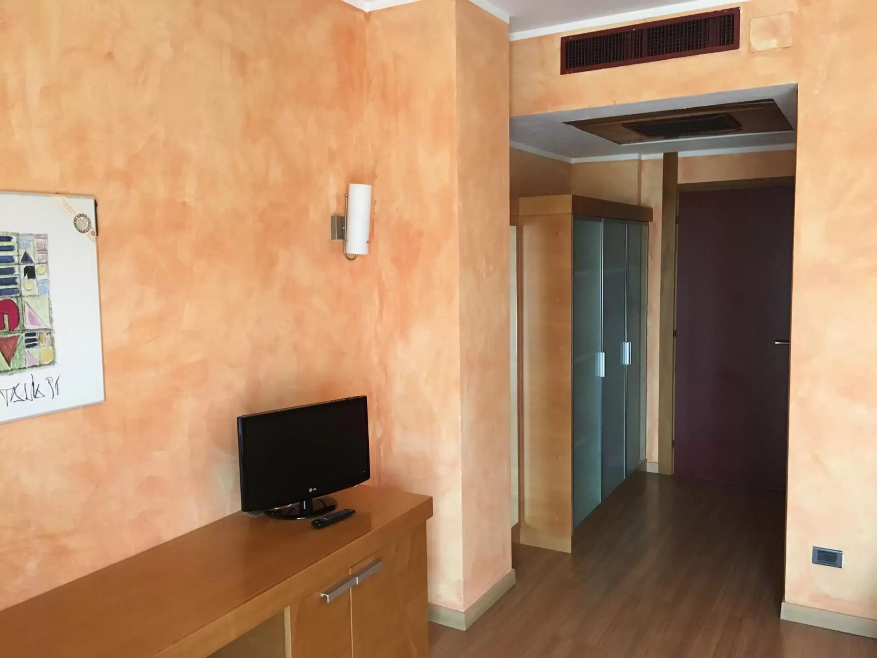 TV and multimedia, TV/Entertainment Center in Plus Welcome Milano