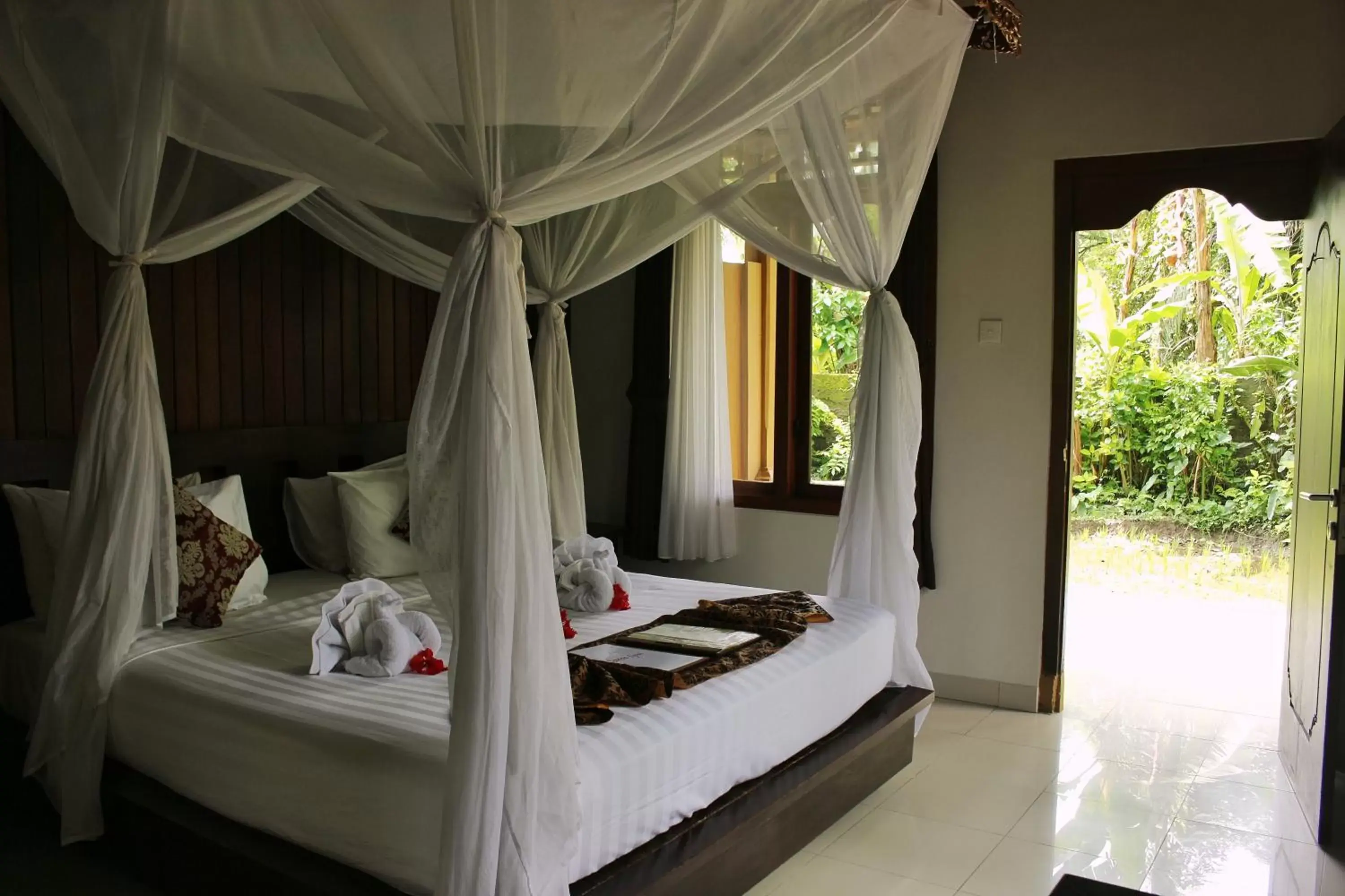 Photo of the whole room, Bed in Saren Indah Hotel - CHSE Certified
