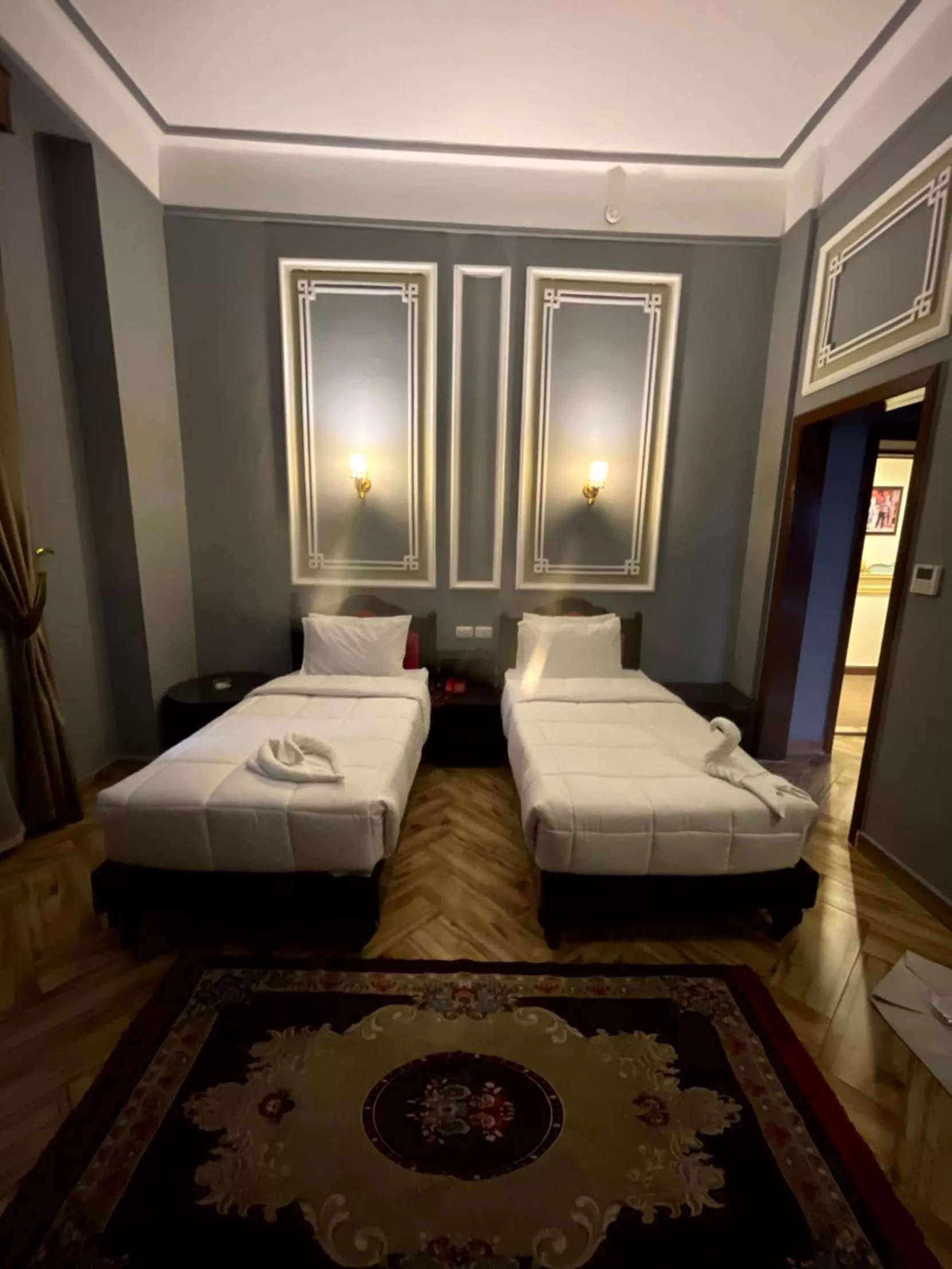 Bedroom, Bed in Cosmopolitan hotel