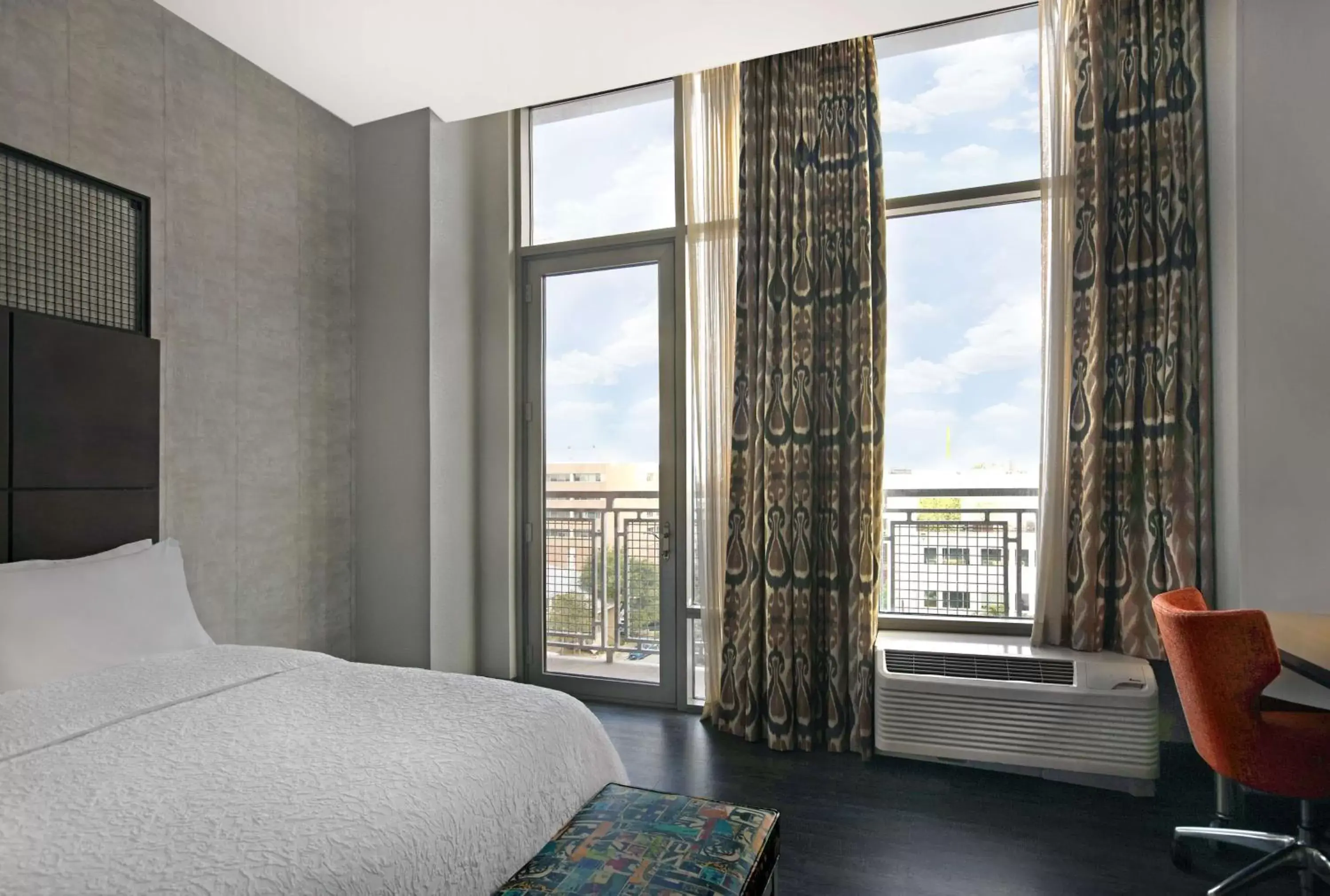 Bedroom, Bed in Hampton Inn and Suites Austin University Capitol