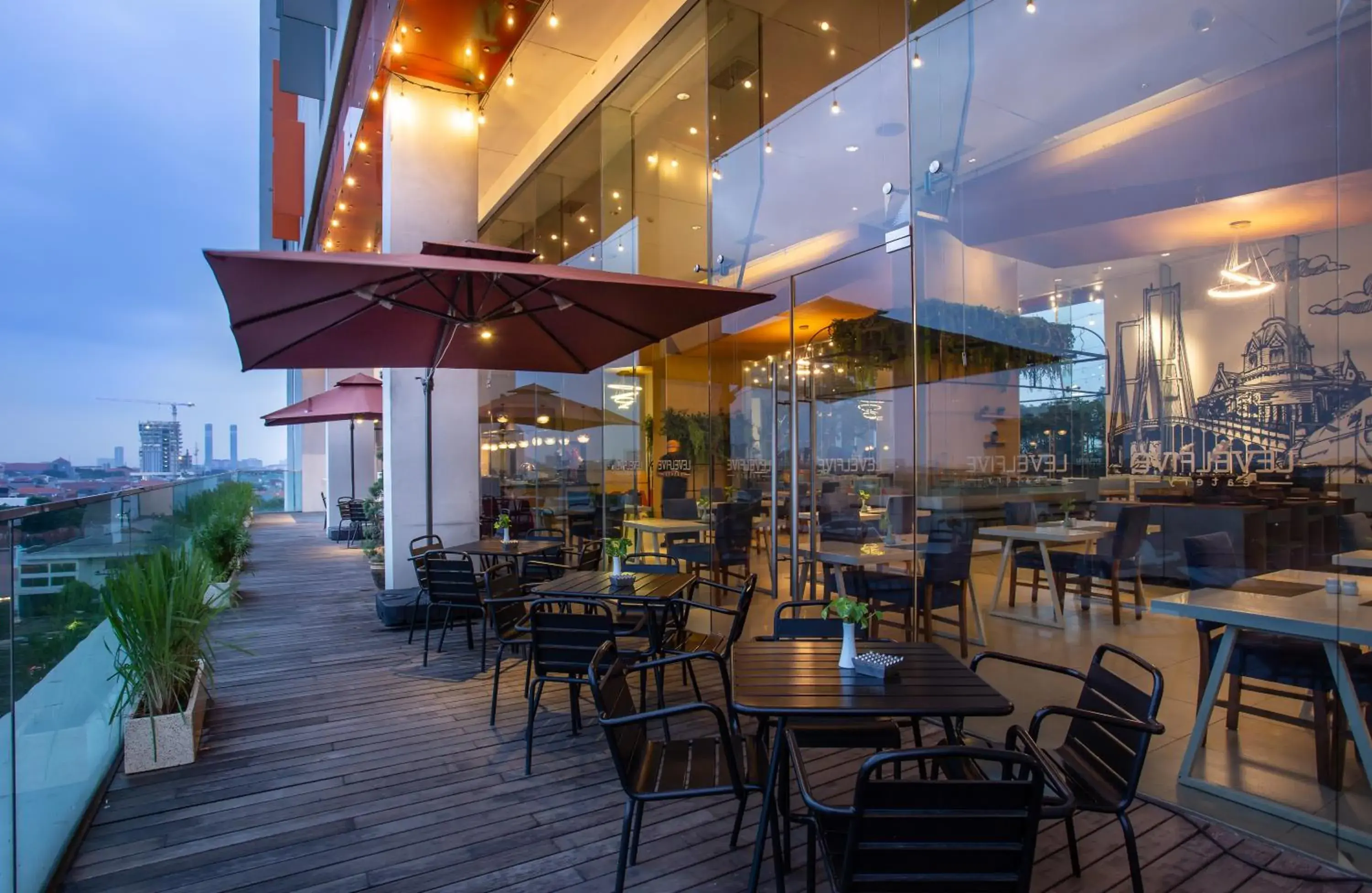 Restaurant/places to eat in HARRIS Hotel & Conventions Gubeng Restaurant/places to eat in HARRIS Hotel & Conventions Gubeng