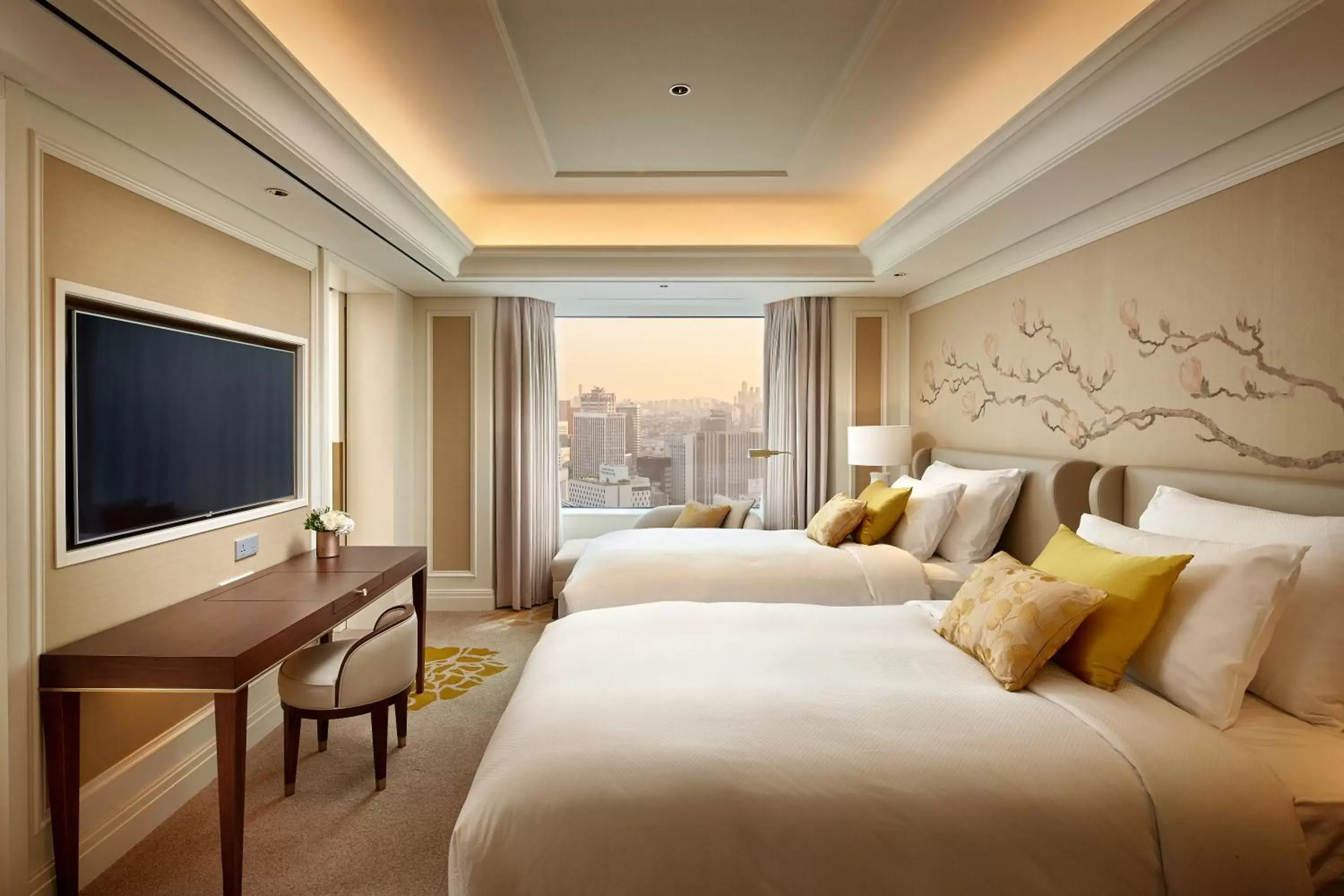 Bed in Lotte Hotel Seoul Executive Tower
