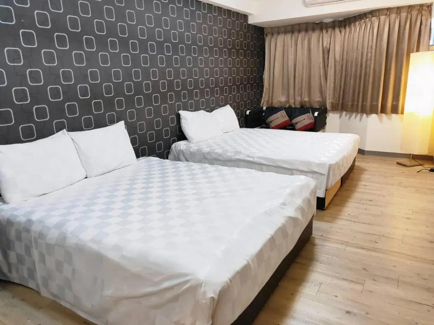 Property building, Bed in Sleep Taipei Hotel - Nan Ya Market