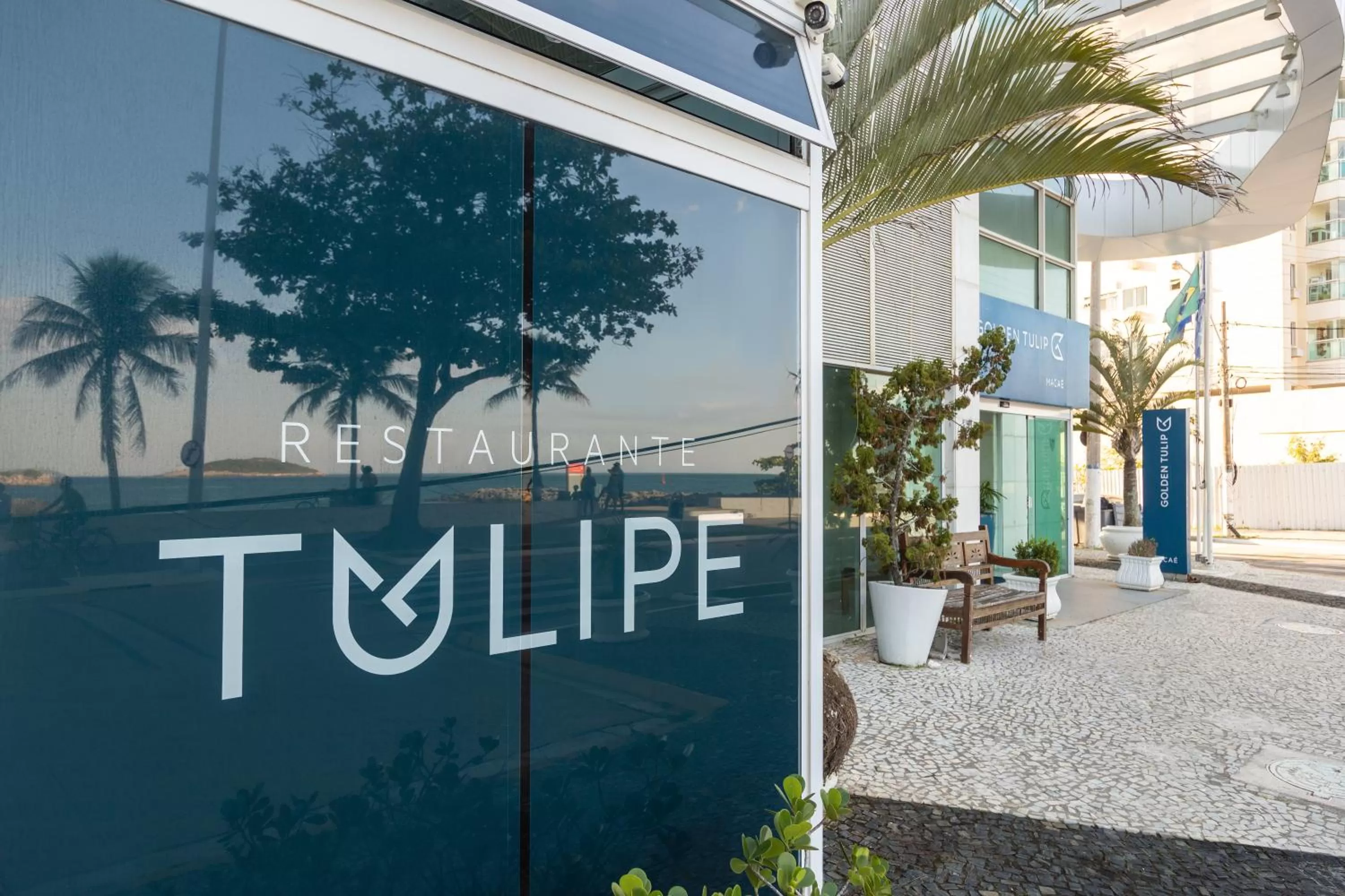 Facade/entrance in Golden Tulip Macaé