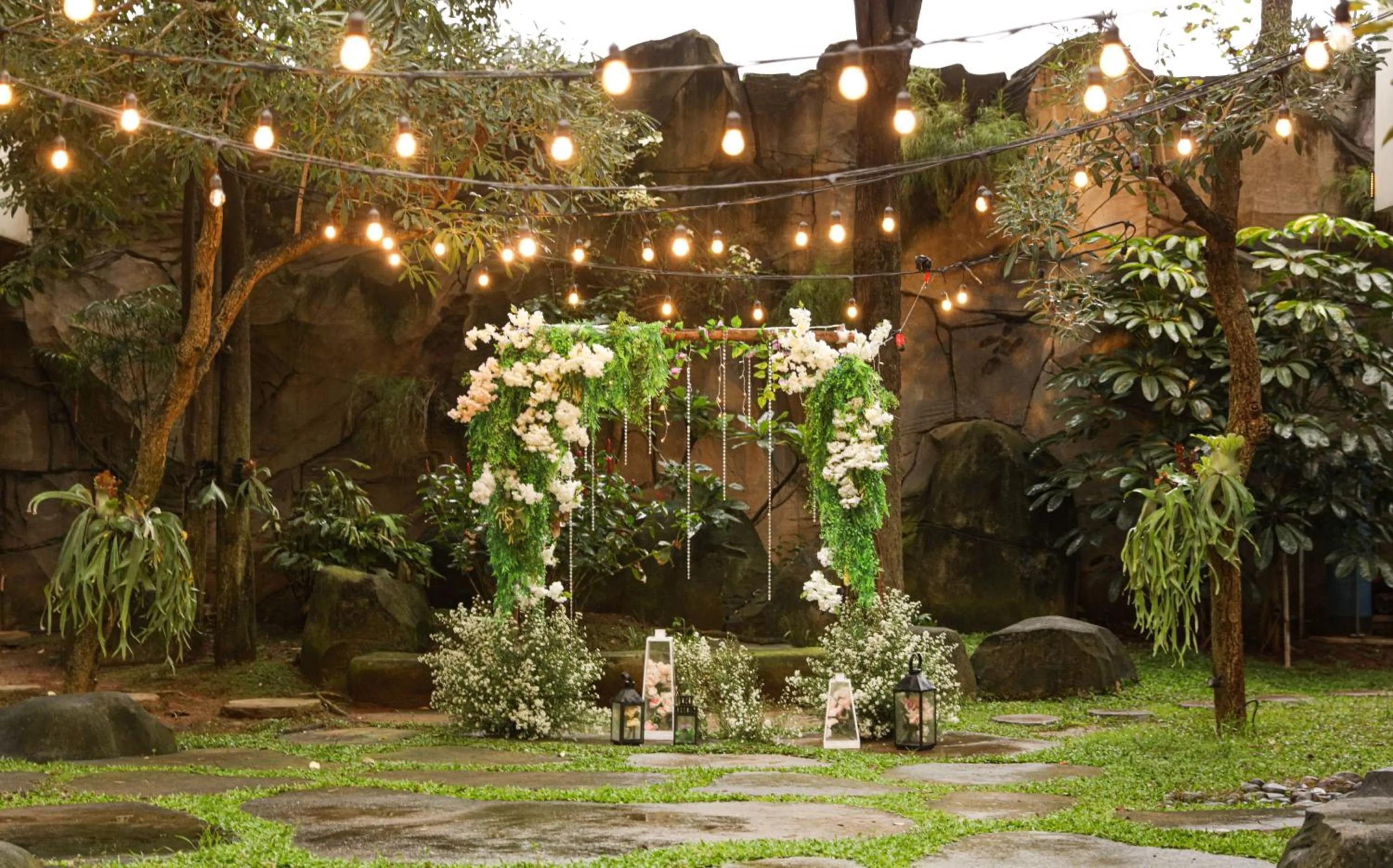 Garden in Bale Ocasa by Behomy