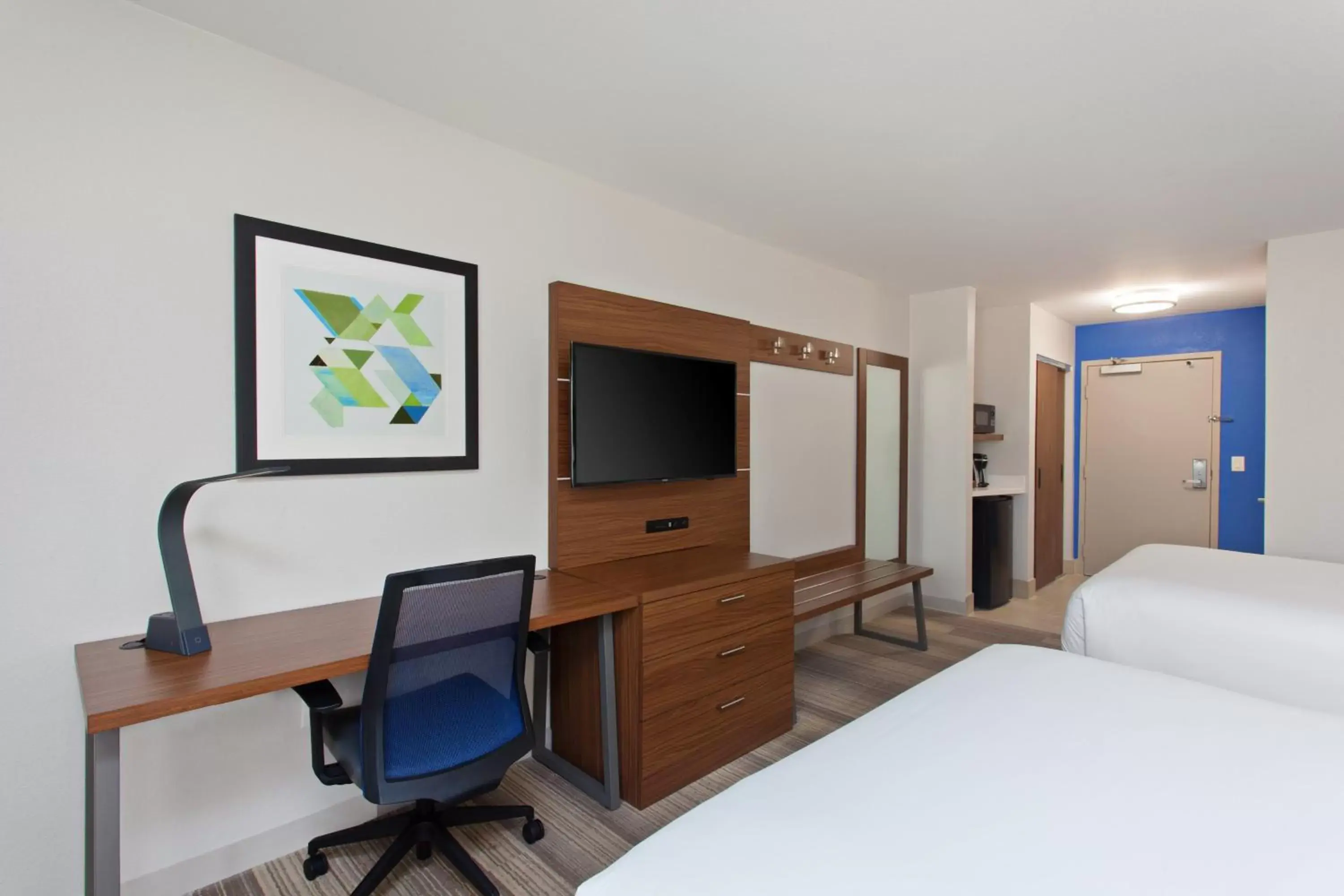 Photo of the whole room, TV/Entertainment Center in Holiday Inn Express Mira Mesa San Diego, an IHG Hotel