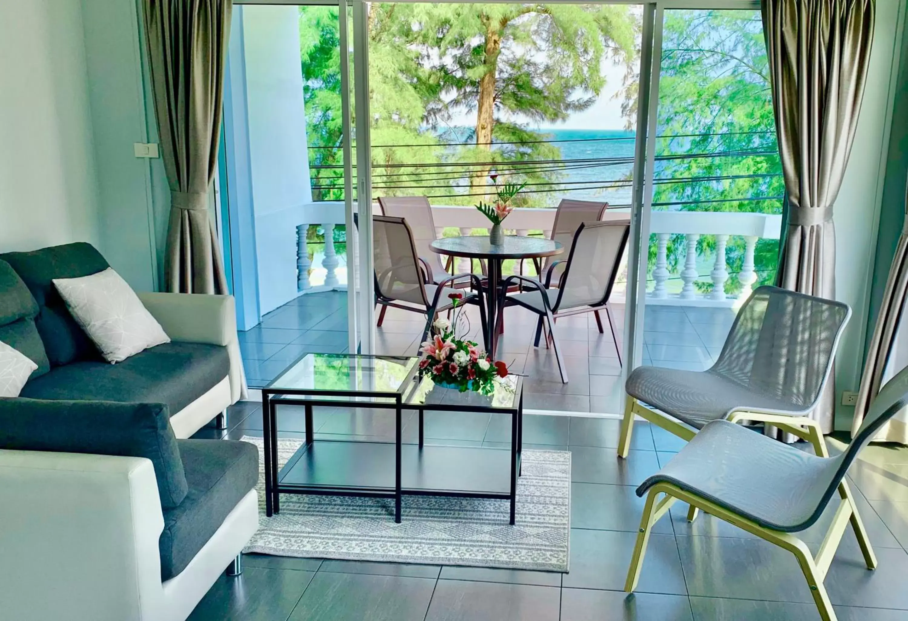 Balcony/Terrace in THE BEACH CHA AM Suites