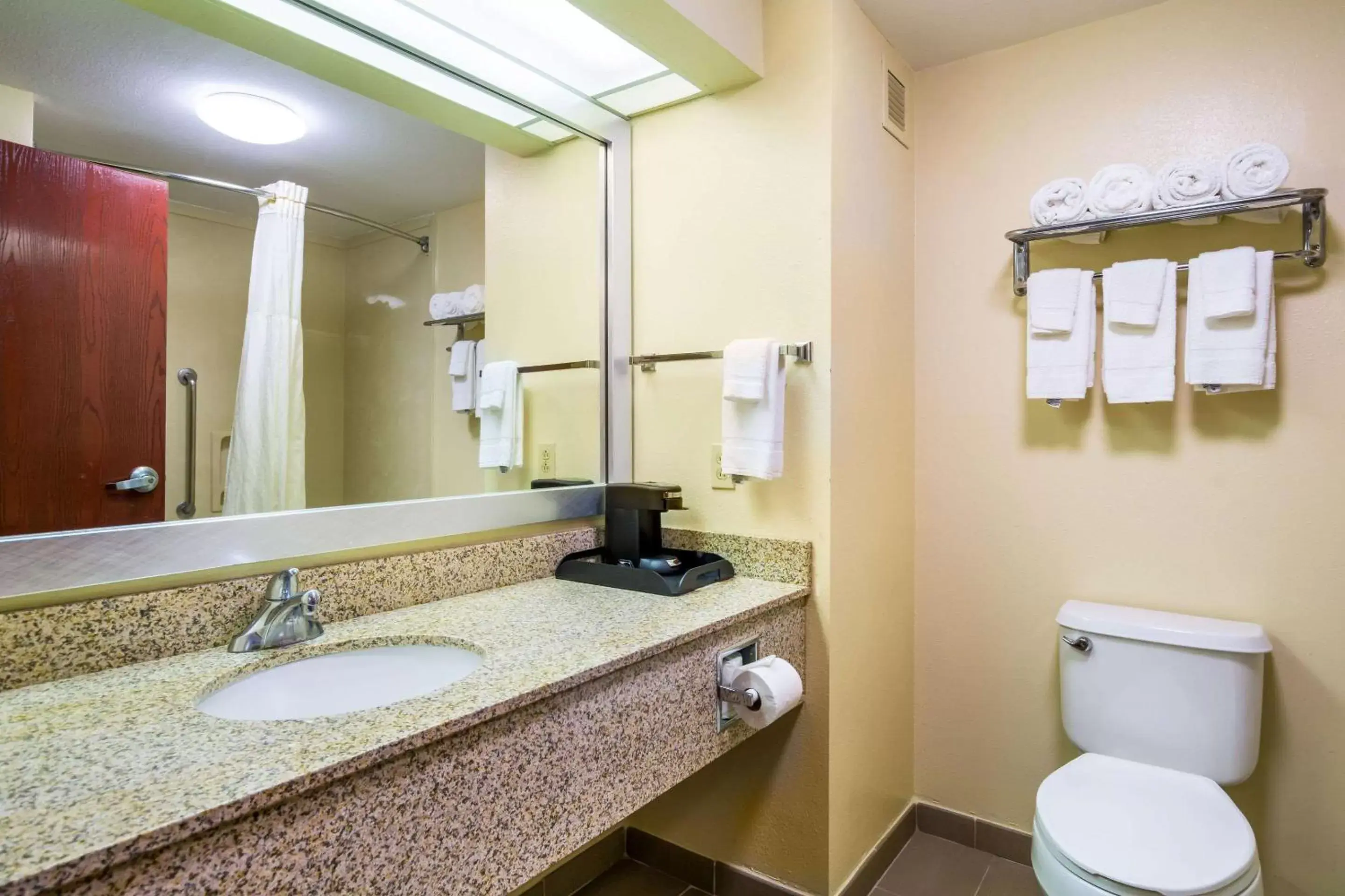 Bathroom in Quality Inn & Suites-Sellersburg