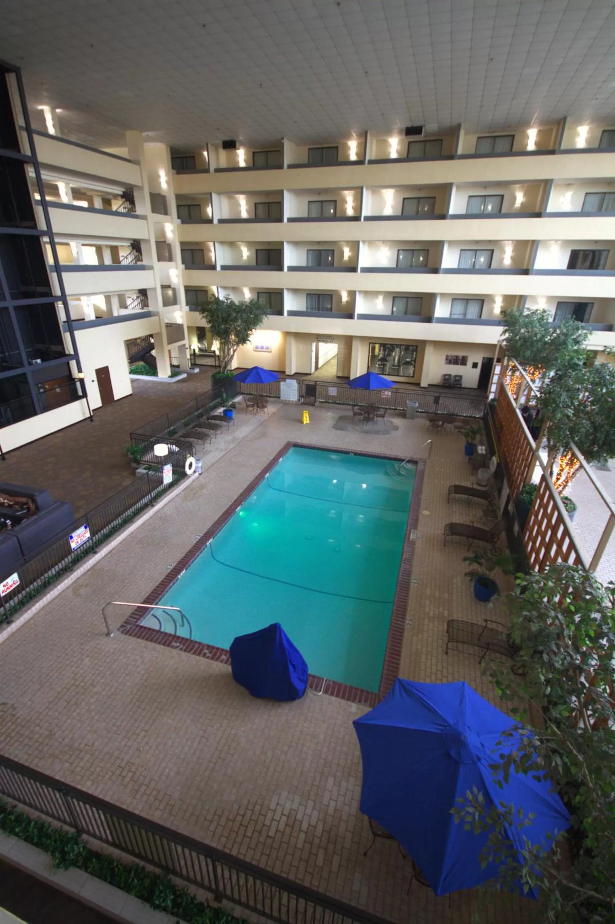 Swimming pool in Atrium Hotel and Suites DFW Airport