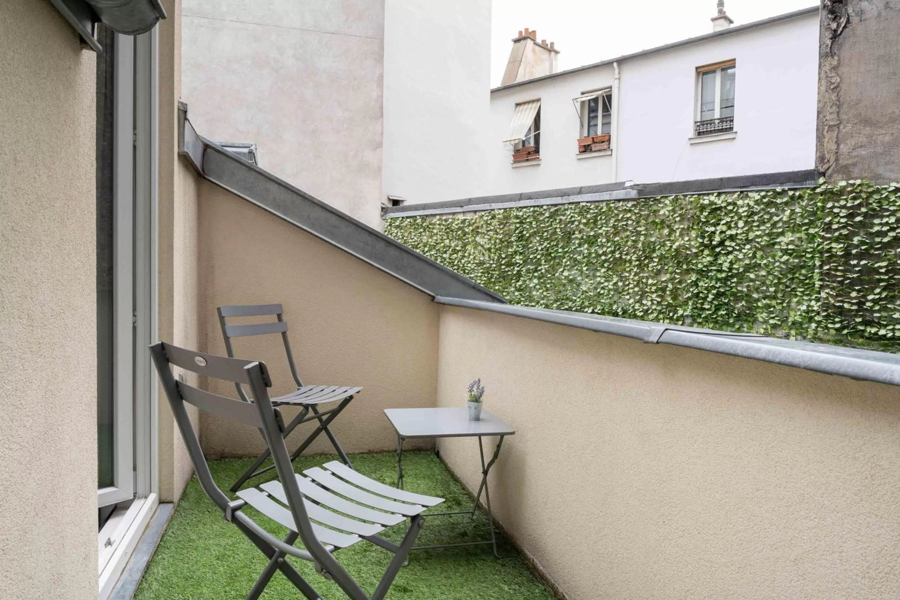 Patio in Hotel George - Astotel