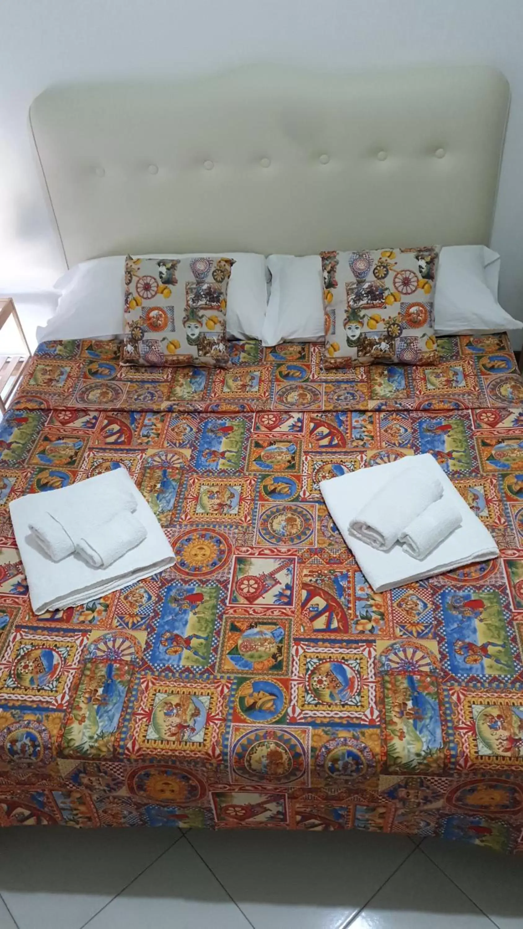 Photo of the whole room, Bed in Alba central City