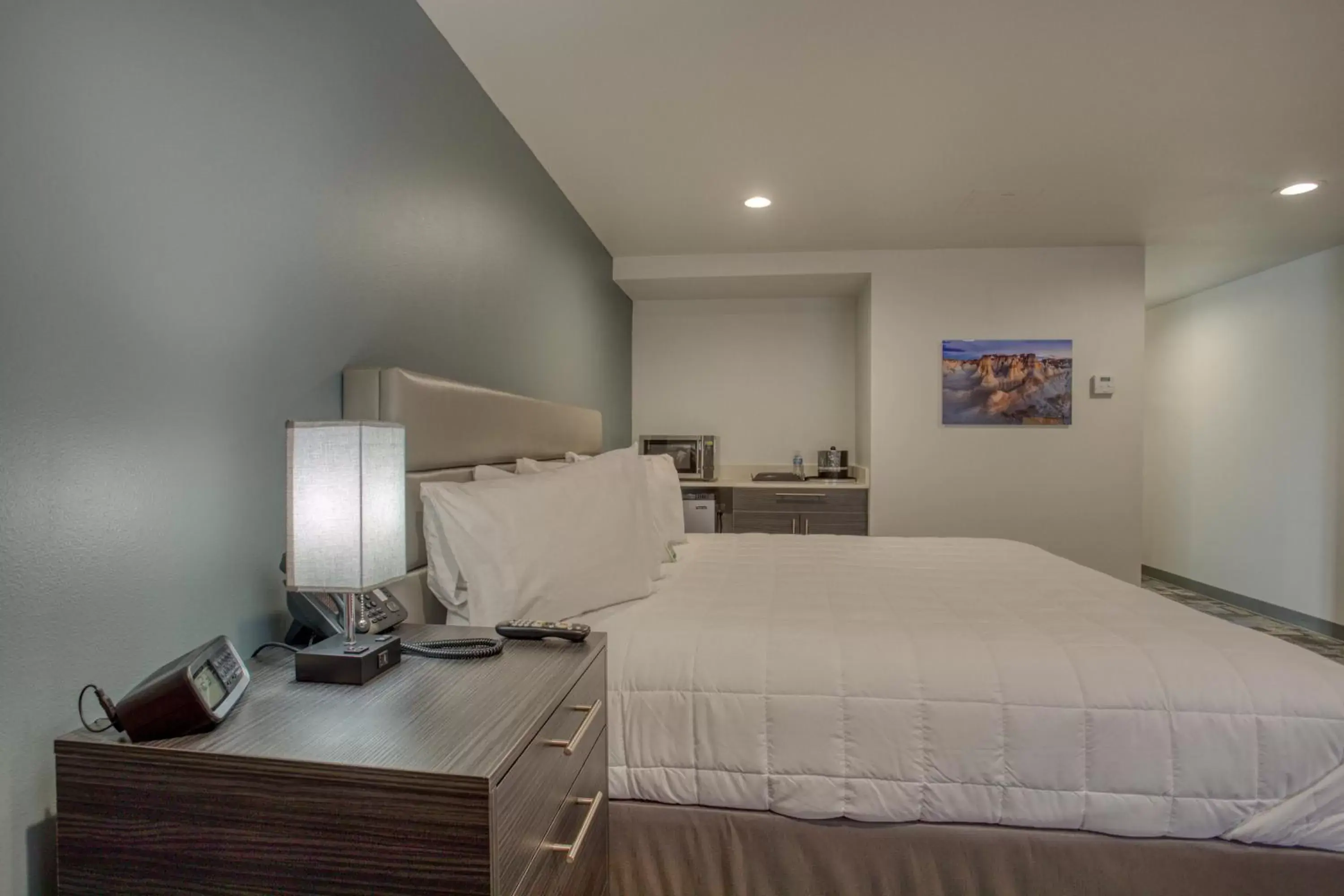 Bed in Post Time Inn Bed in Post Time Inn