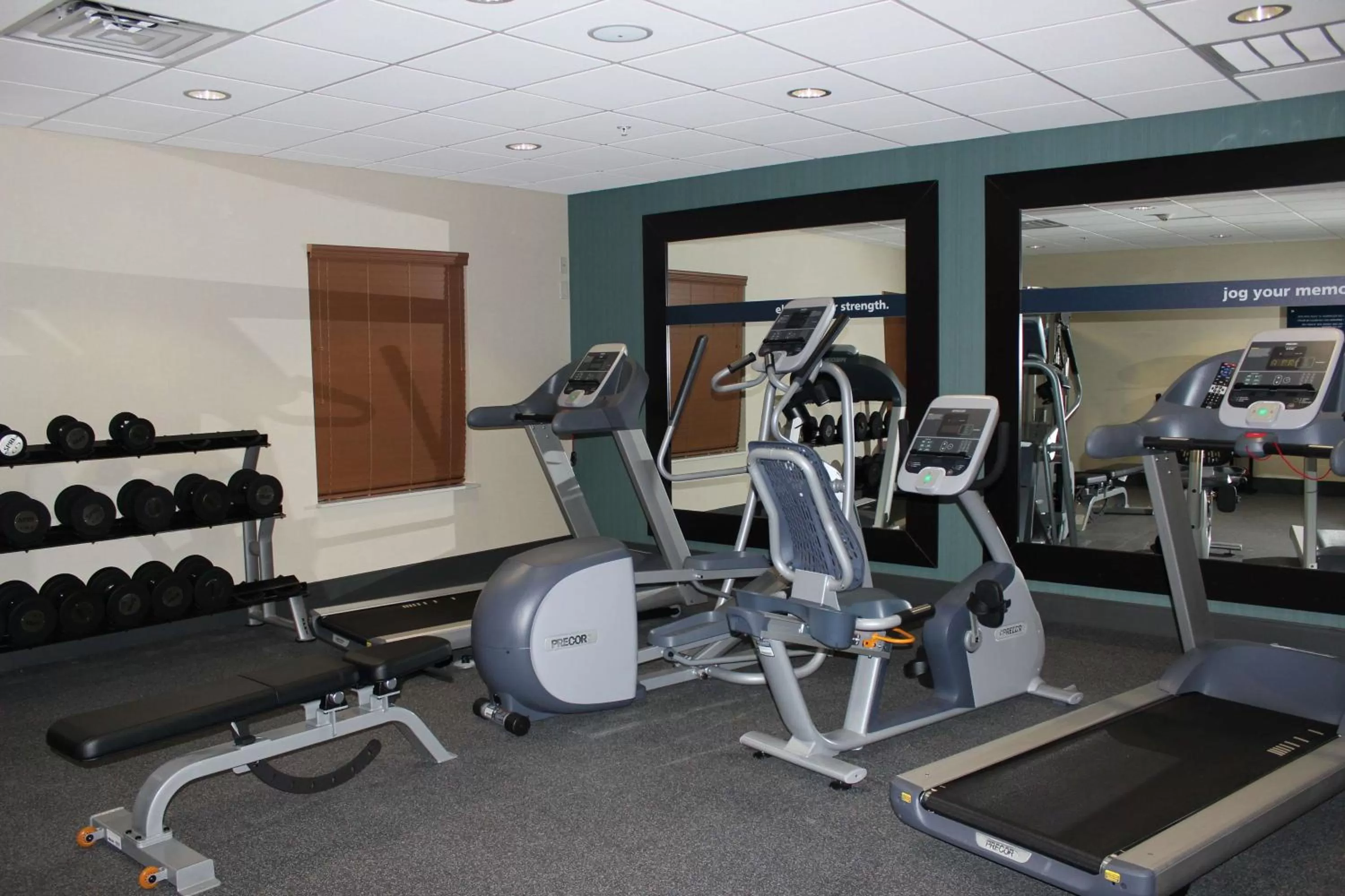 Fitness centre/facilities in Hampton Inn Cotulla