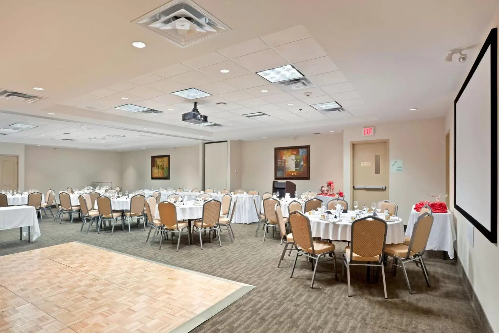 Banquet/Function facilities, Restaurant/Places to Eat in Holiday Inn Hotel & Suites Surrey East - Cloverdale, an IHG Hotel