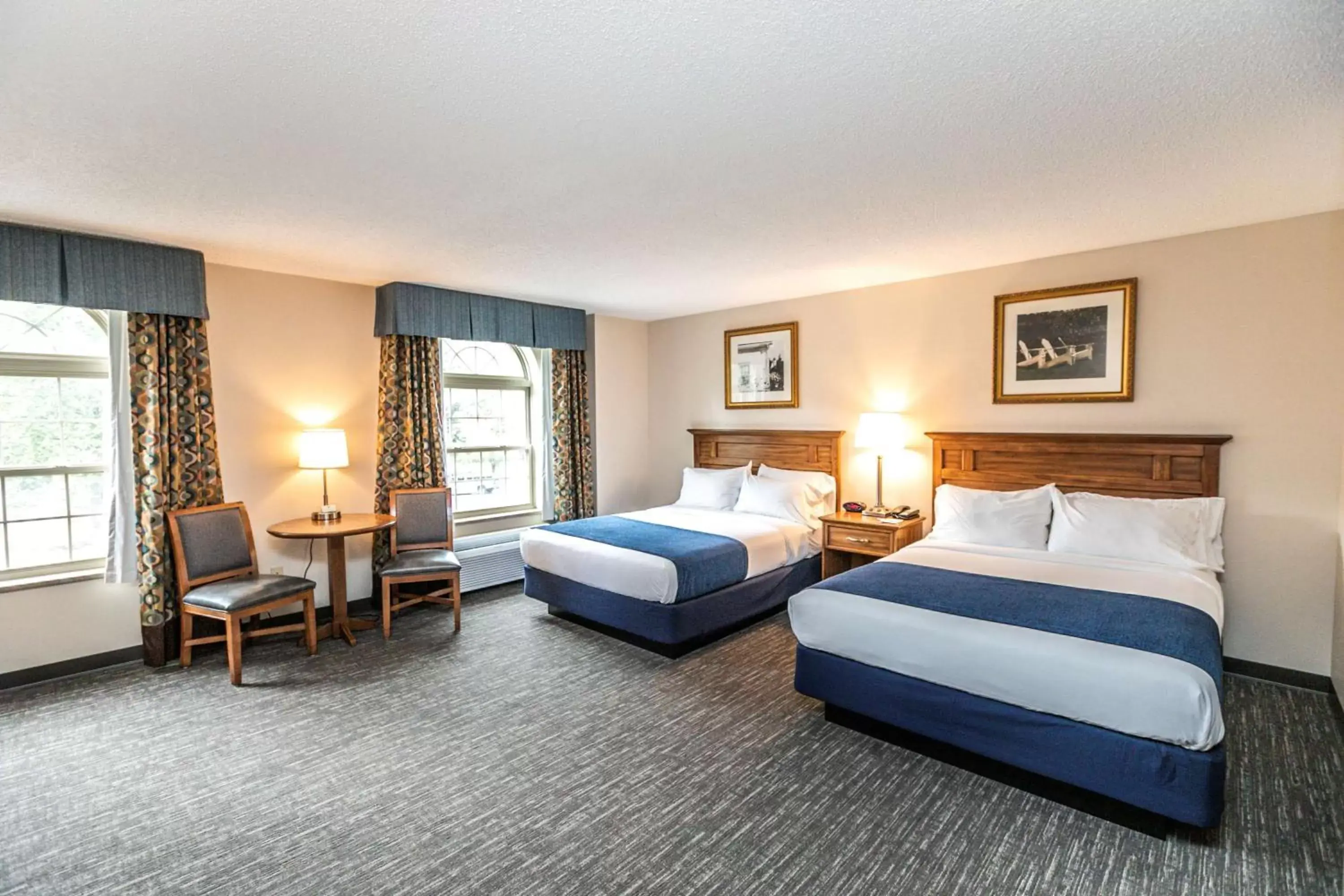 Photo of the whole room, Bed in SureStay Plus Hotel by Best Western Elizabethtown Hershey
