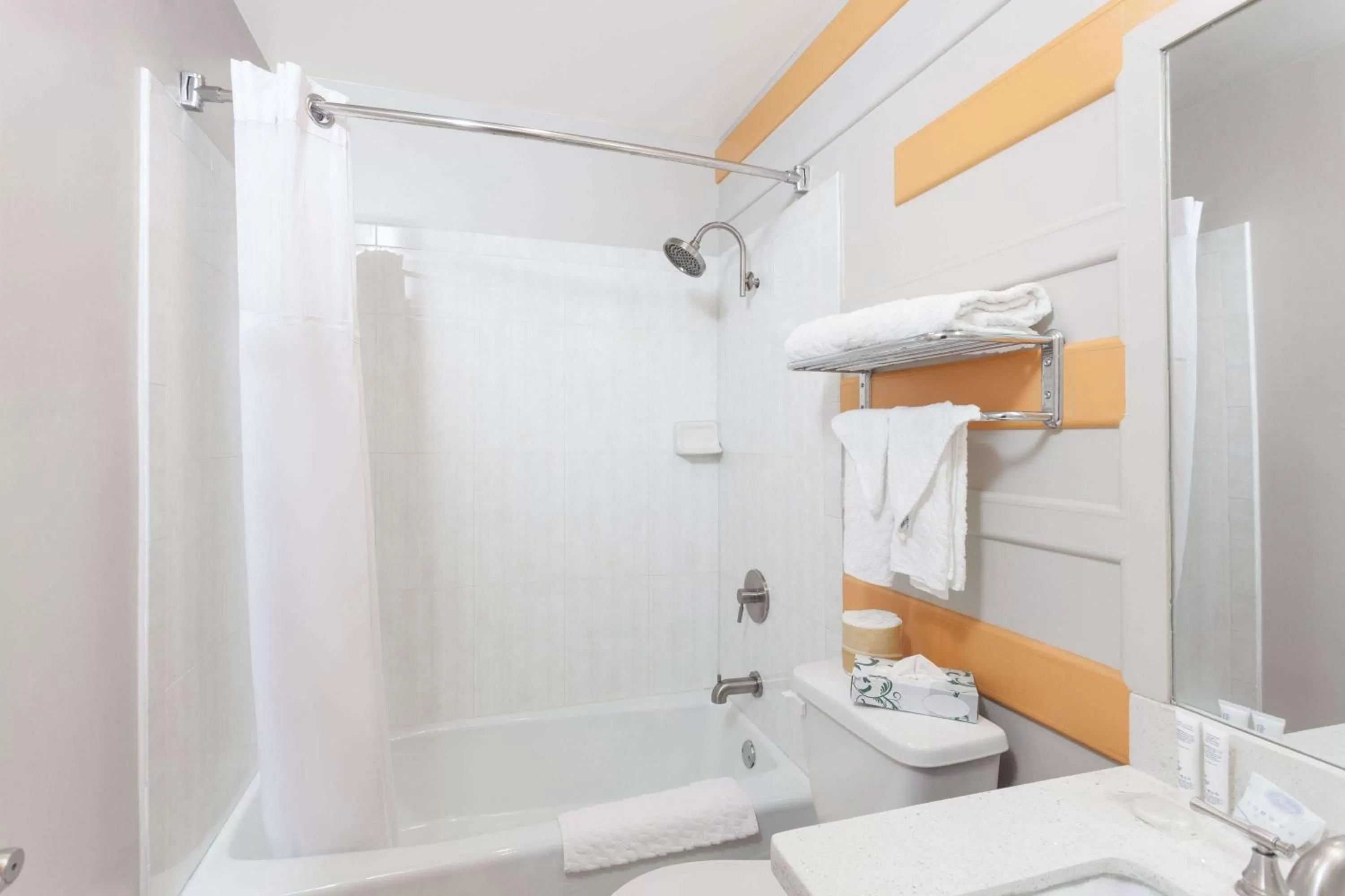 Photo of the whole room in Knights Inn Los Angeles Central / Convention Center Area