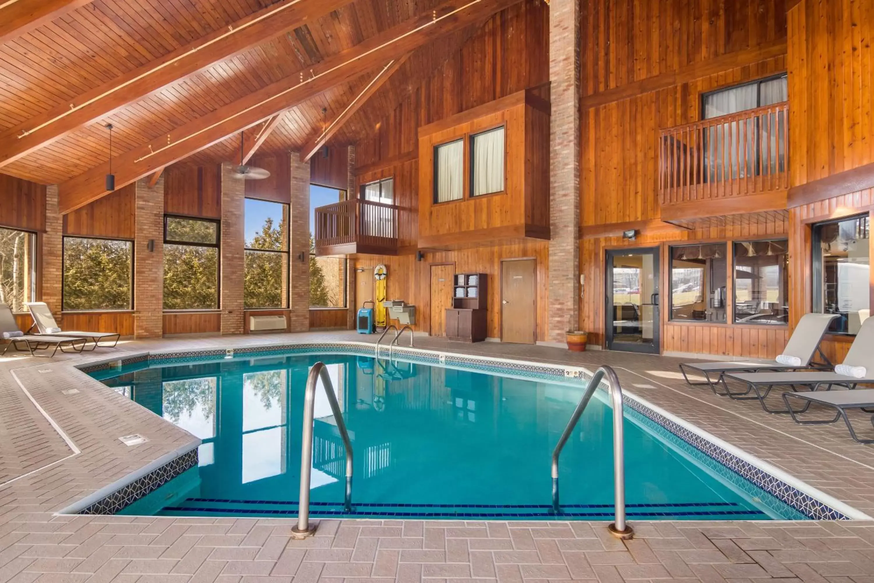 Pool view, Swimming Pool in Best Western Grove City Inn