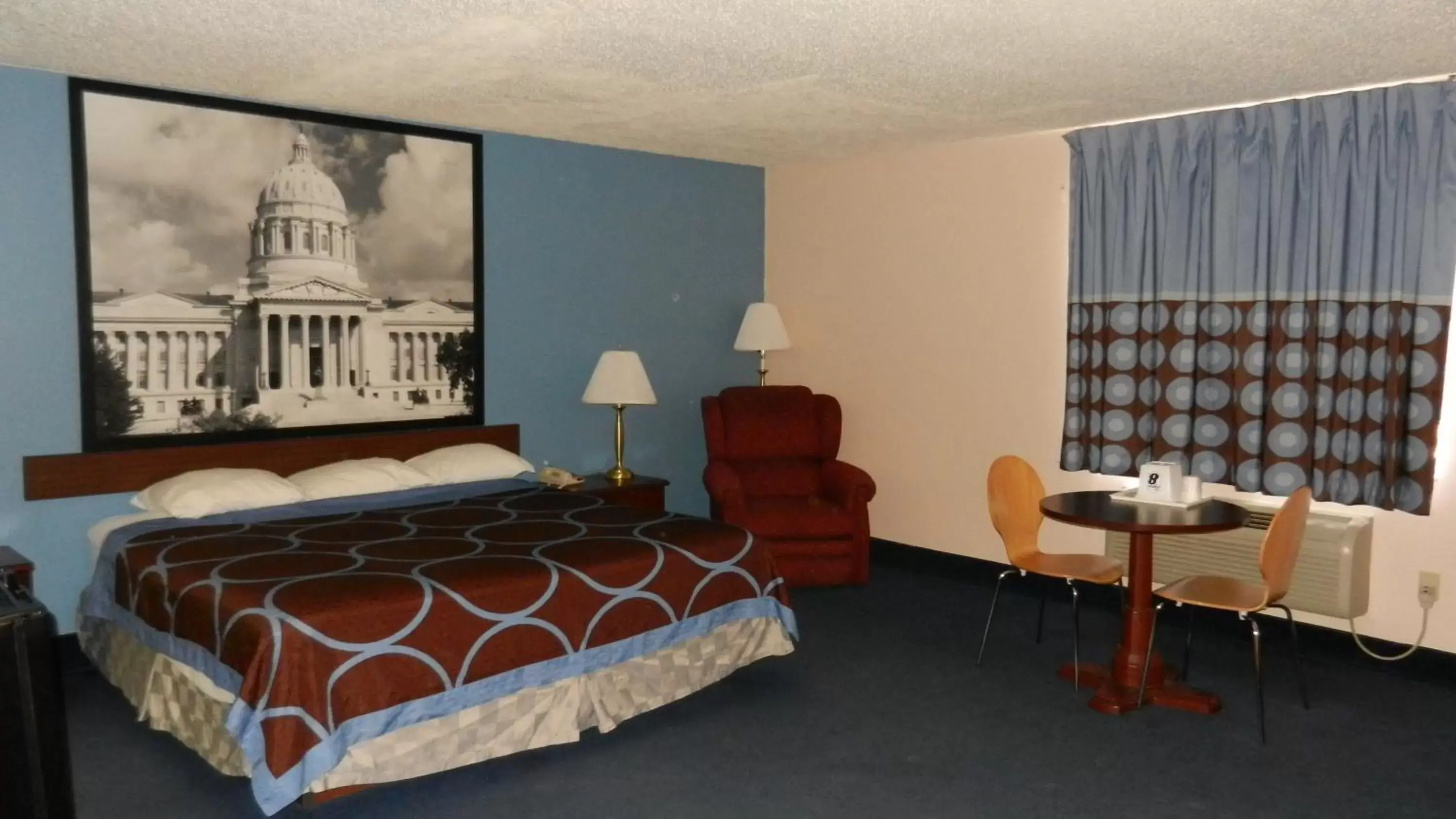 Bed in Super 8 by Wyndham Potosi