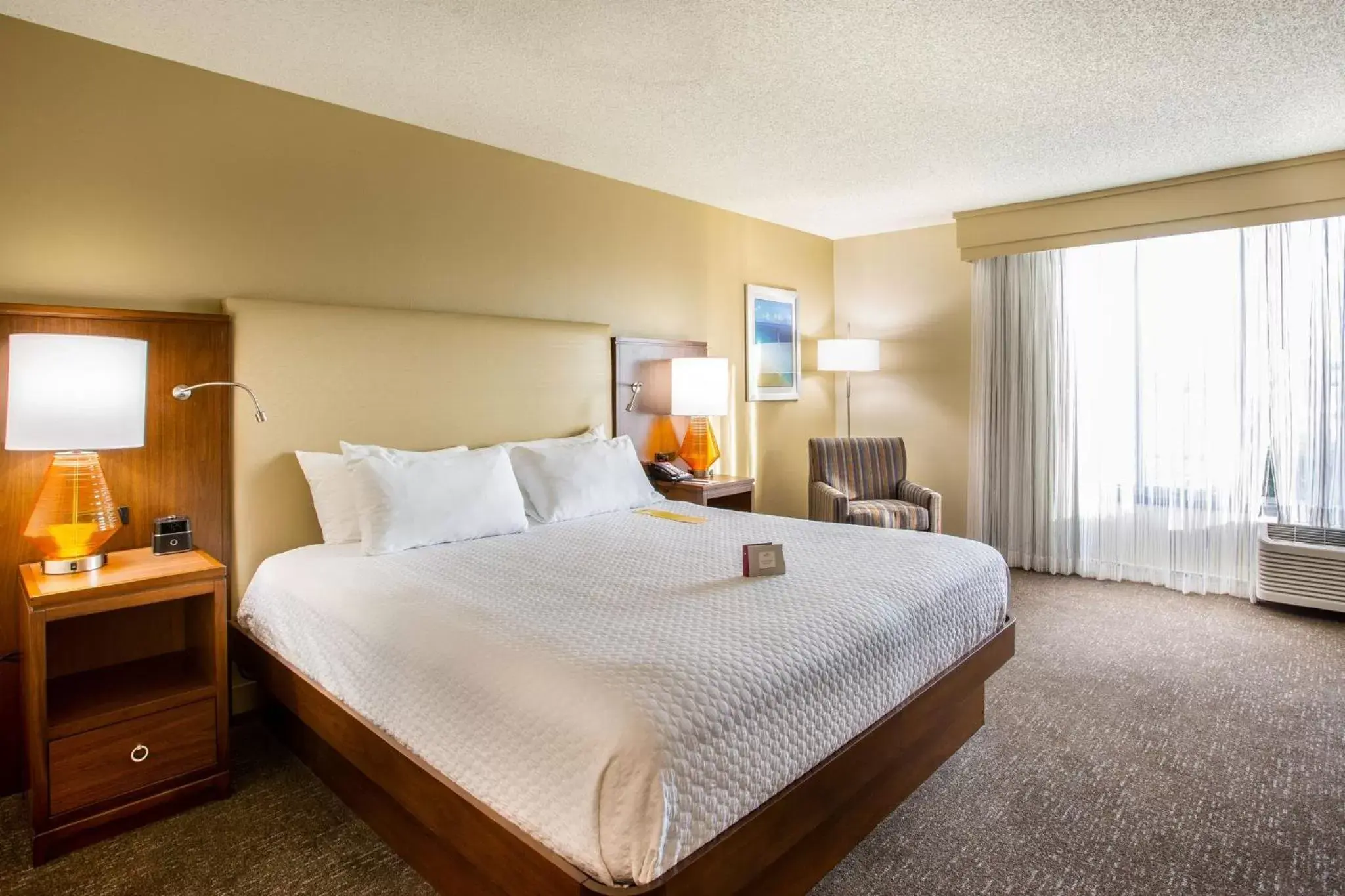 Photo of the whole room, Bed in Crowne Plaza Hotel Fort Myers at Bell Tower Shops, an IHG Hotel