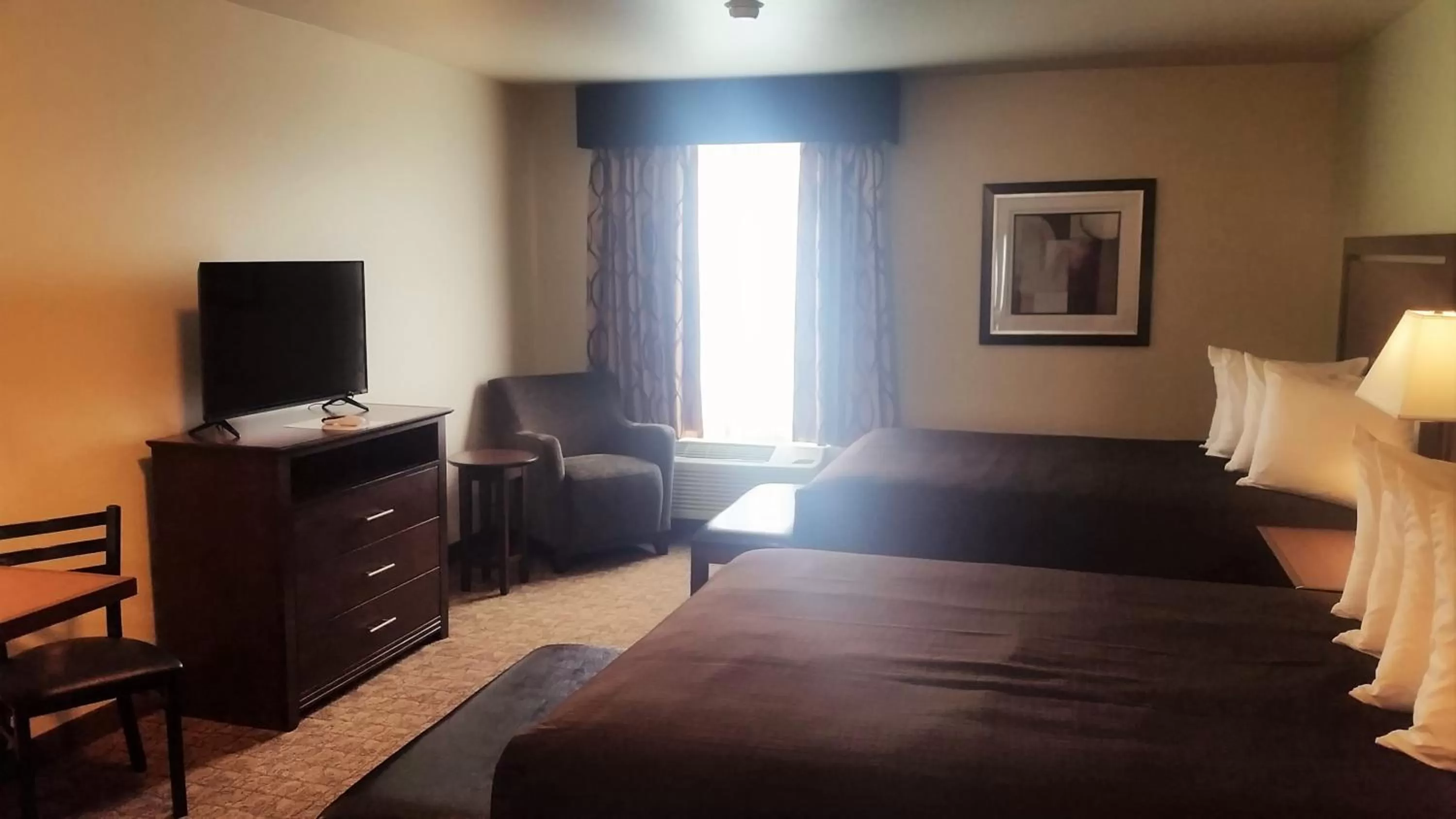 Deluxe Queen Suite in Ledgestone Hotel Elko