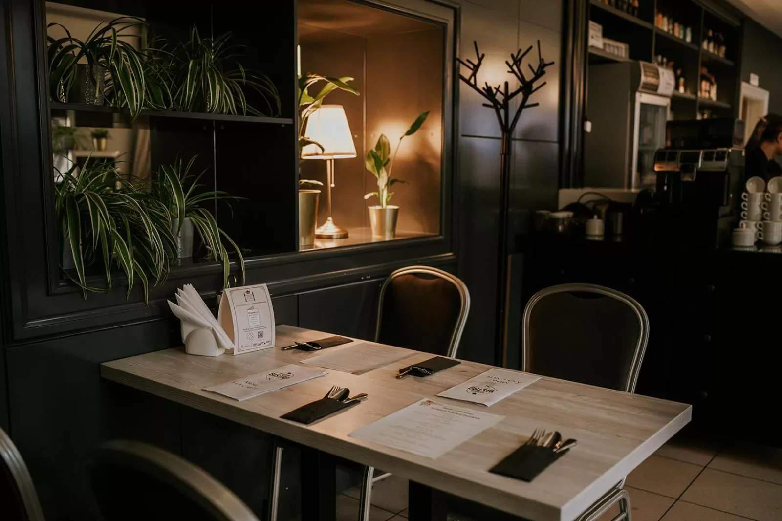 Restaurant/places to eat in Hotel Garden