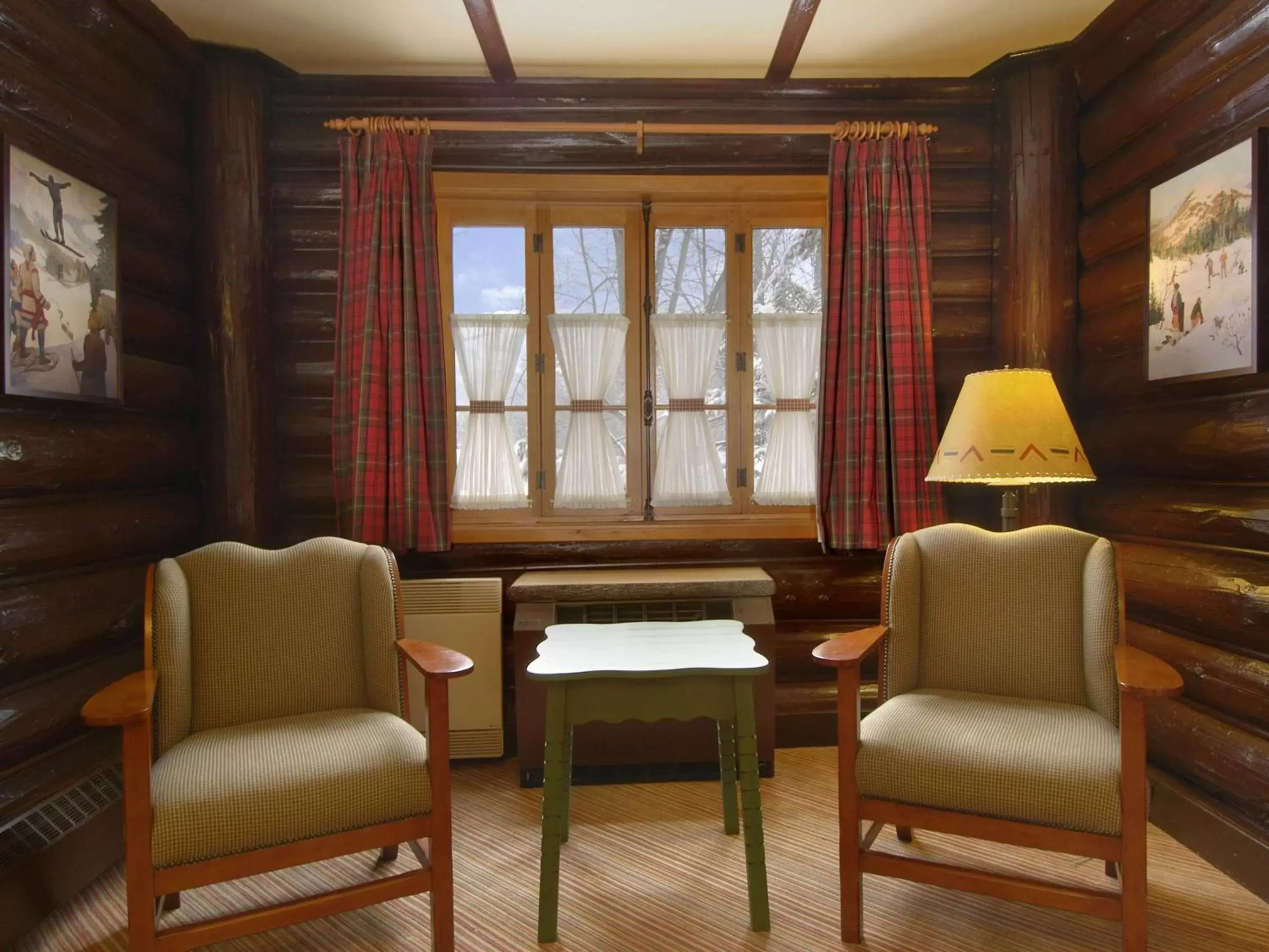 Photo of the whole room, Seating Area in Fairmont Le Chateau Montebello