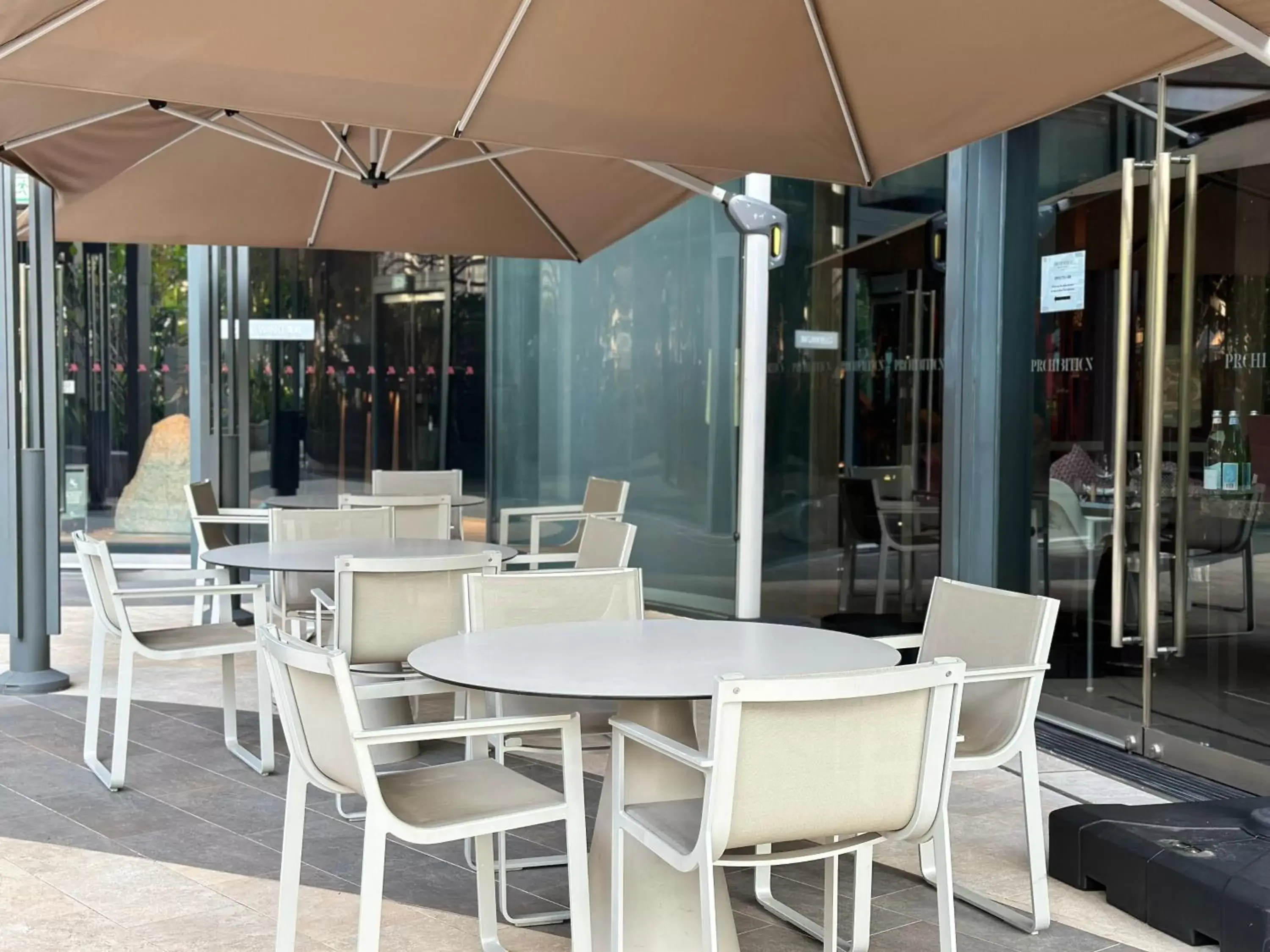 Seating area, Restaurant/Places to Eat in Hong Kong Ocean Park Marriott Hotel