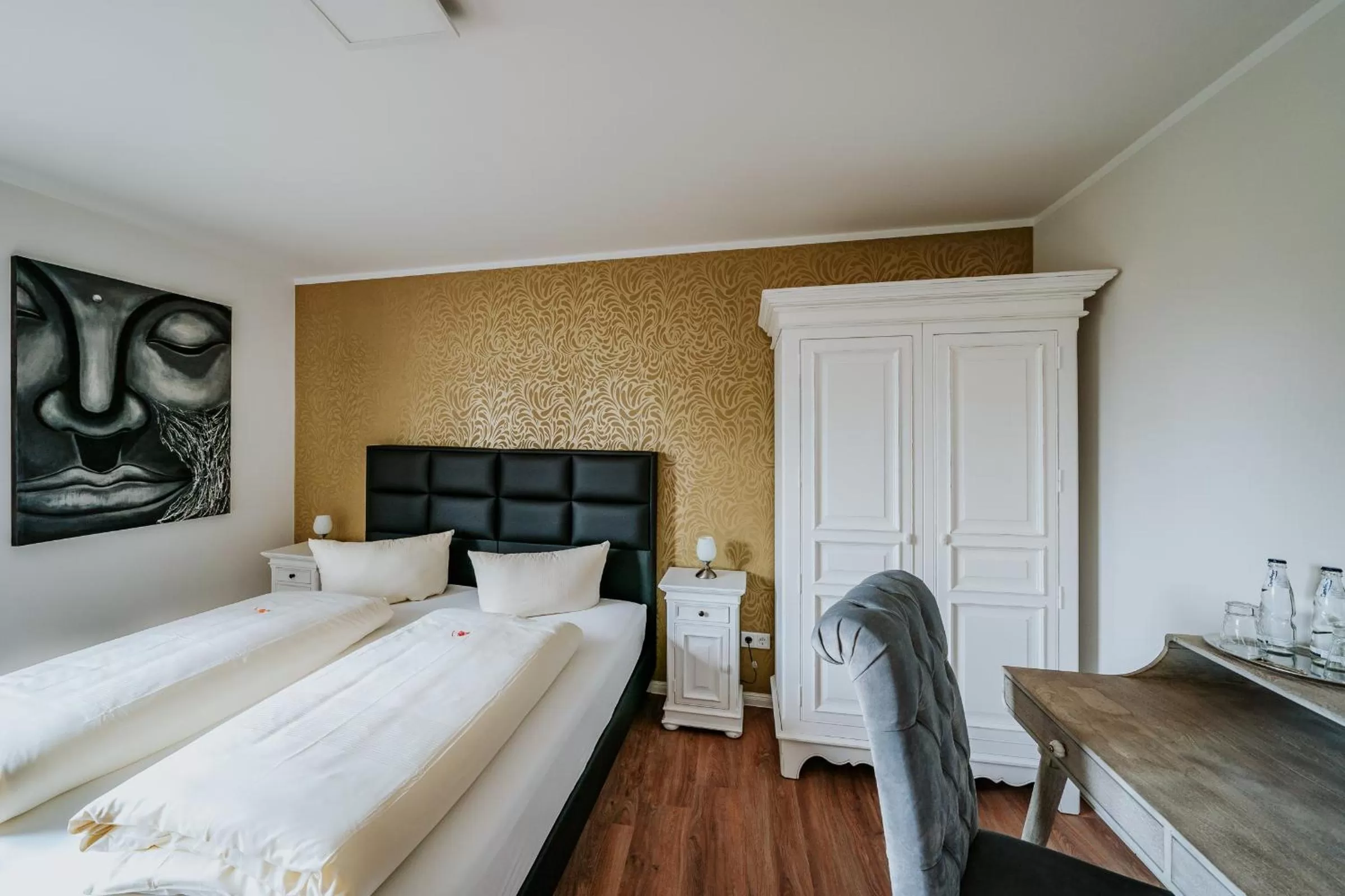 Photo of the whole room, Bed in RobrookS Hotel Garni