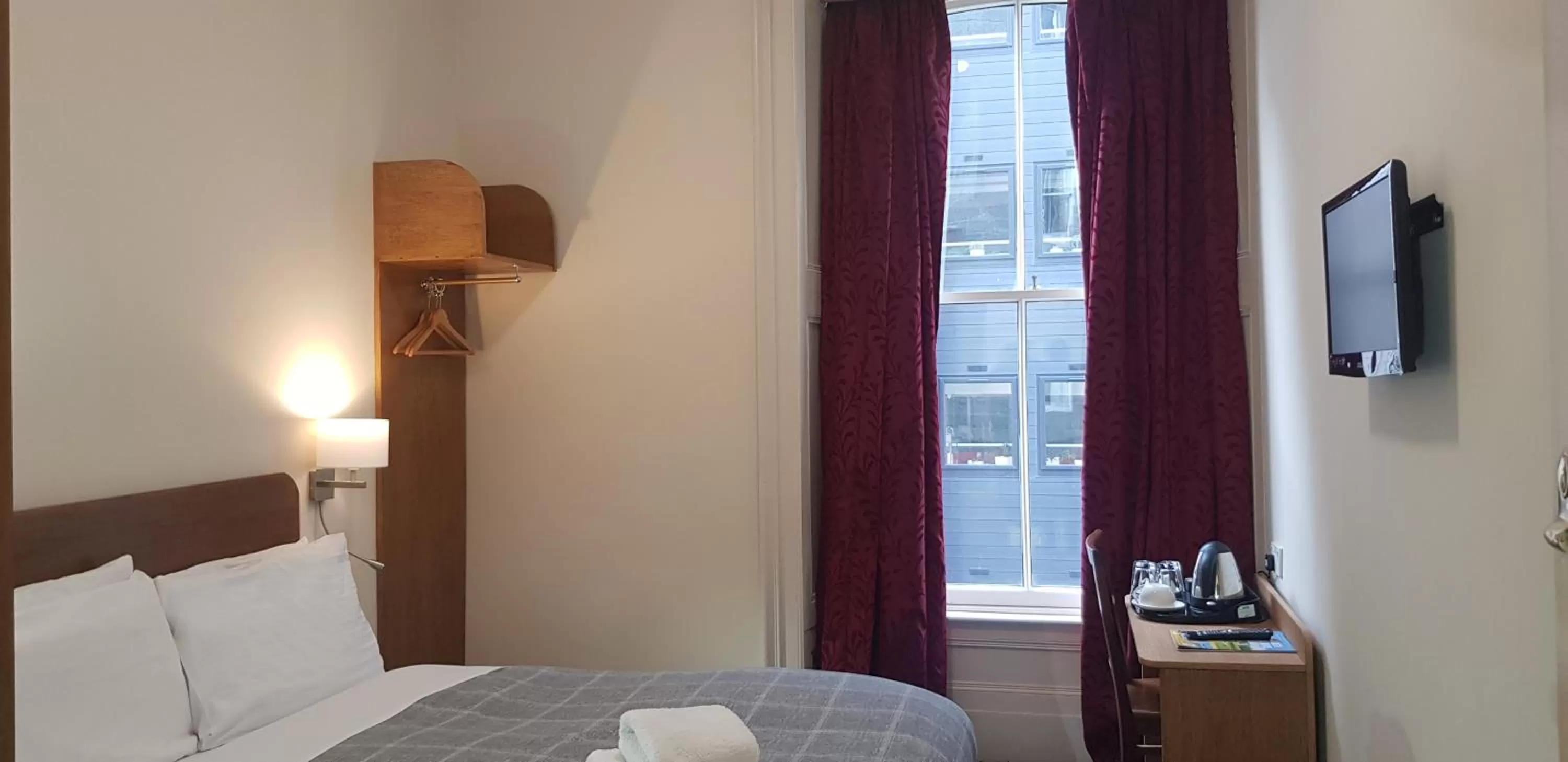 Bed in Aberdeen House