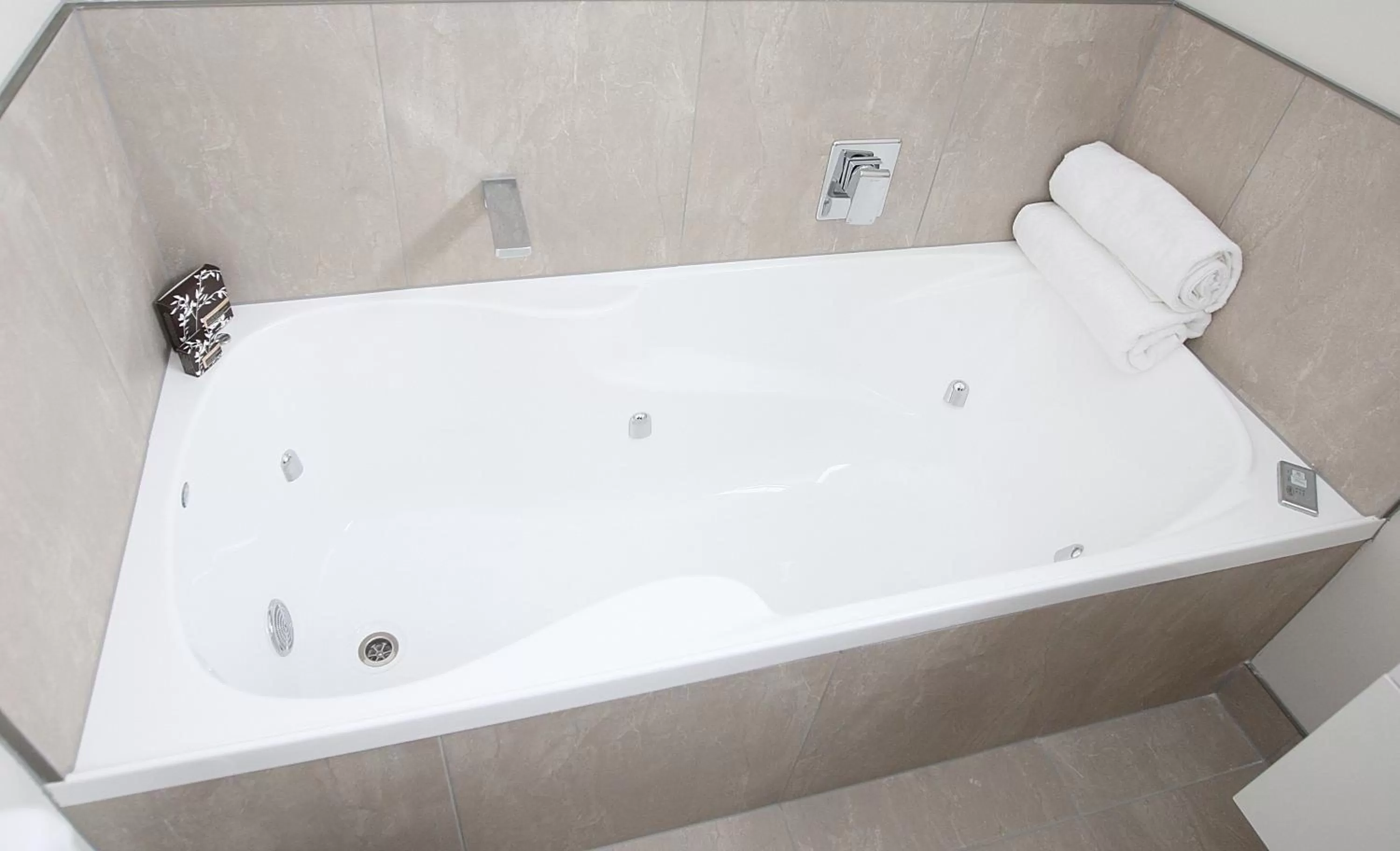 Bathroom in Astra Motor Lodge