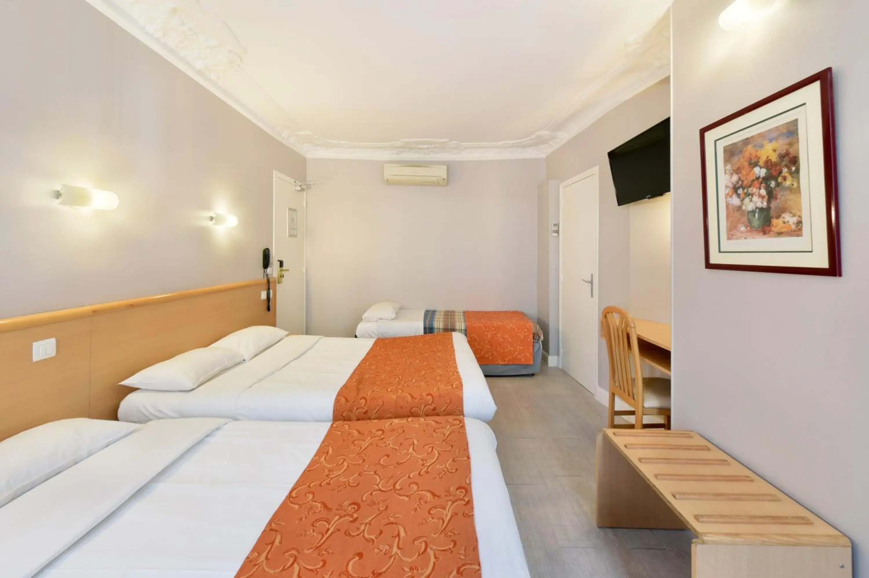 TV and multimedia, Bed in New Hôtel Gare Du Nord