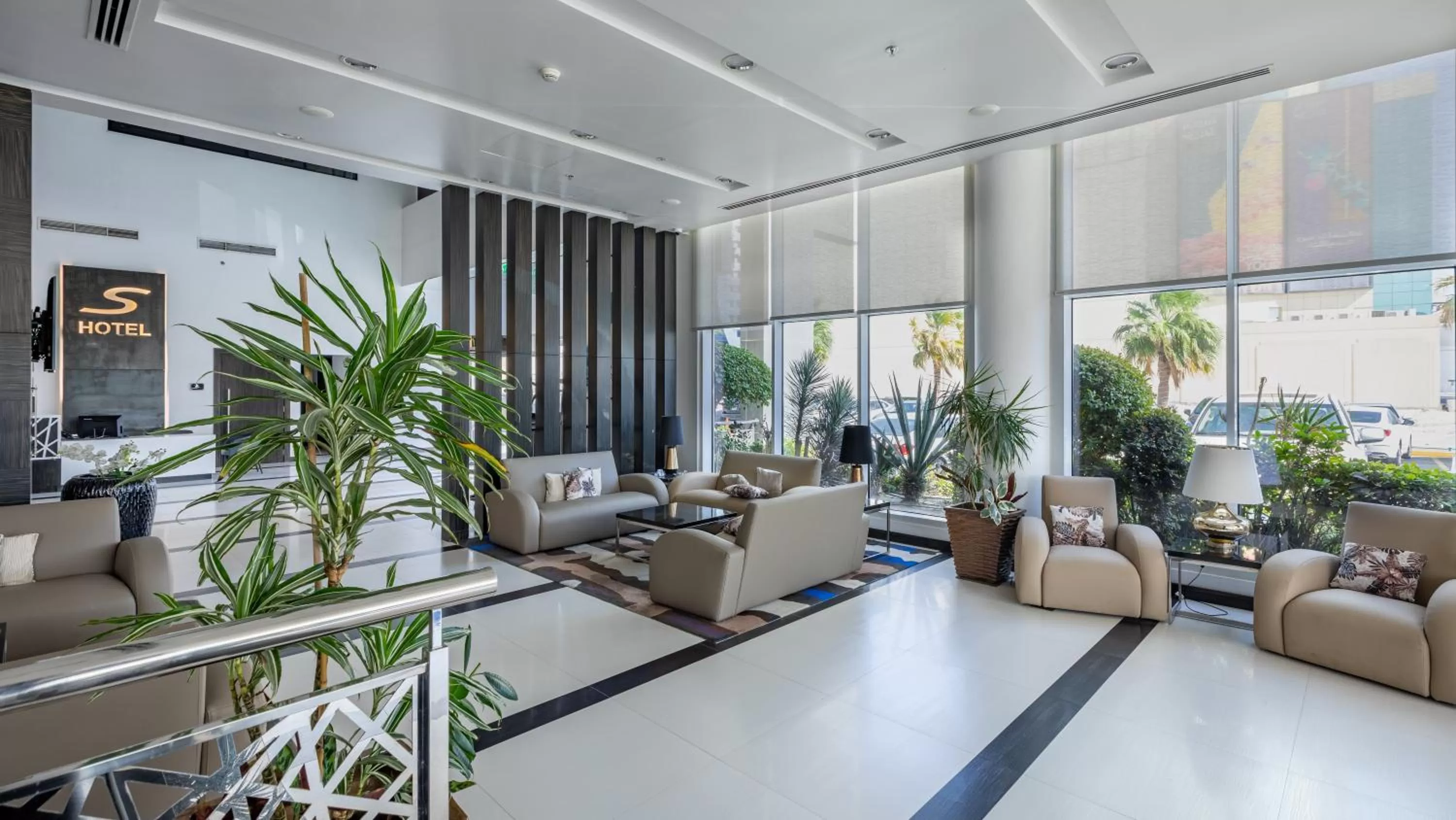 Lobby or reception in S Hotel Bahrain