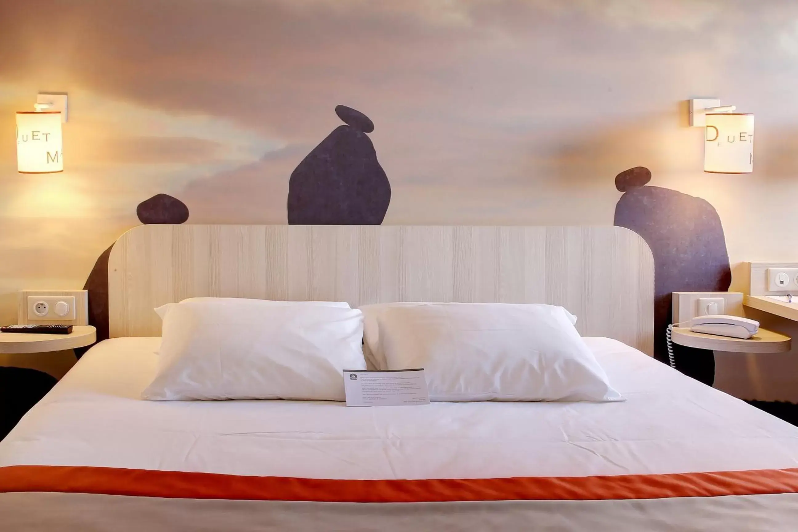 Bedroom, Bed in Best Western Auray le Loch Bedroom, Bed in Best Western Auray le Loch